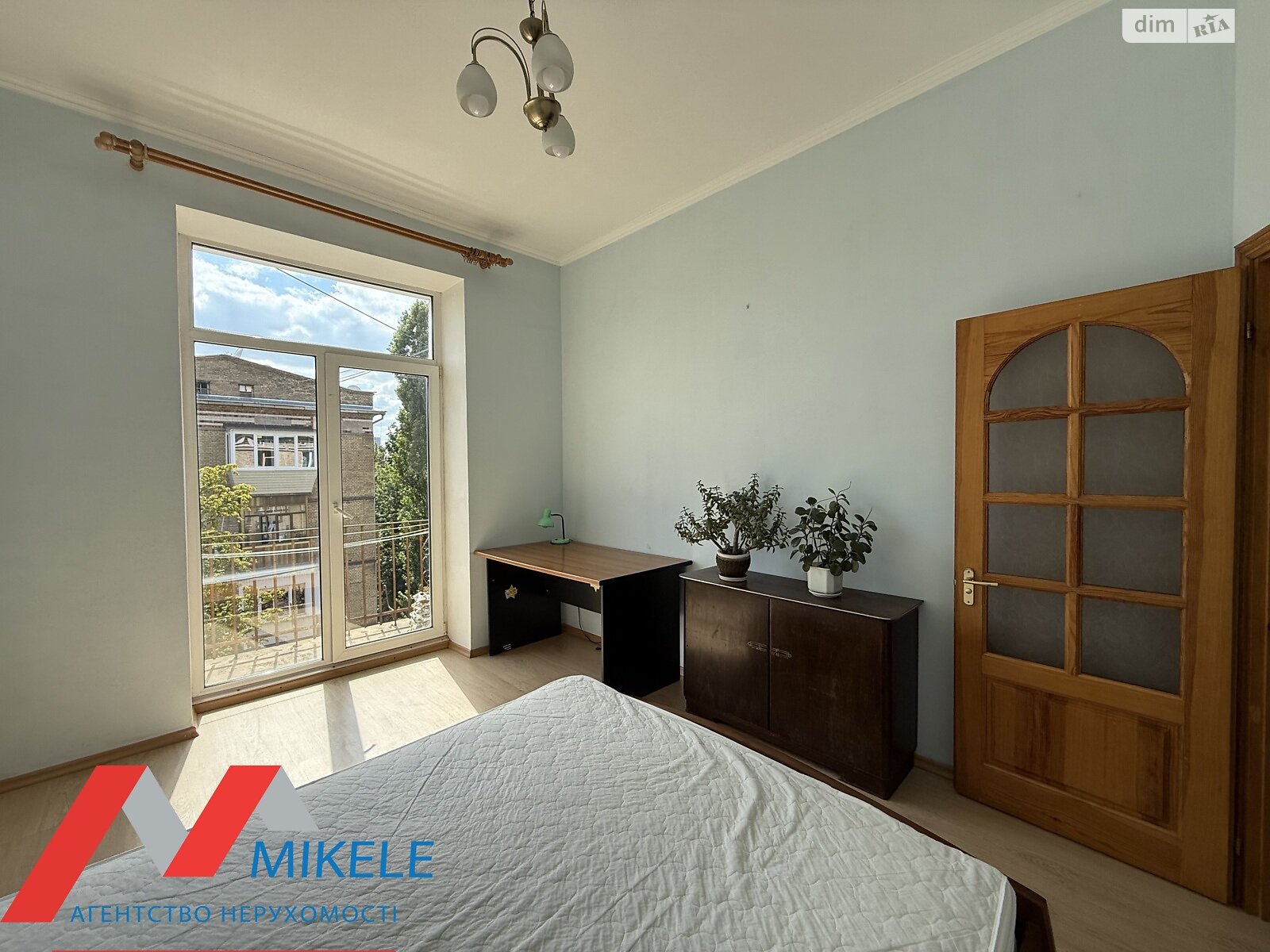 Продаж трикімнатної квартири в Києві, на вул. Лондонська 2, район Першотравневий Масив фото 1