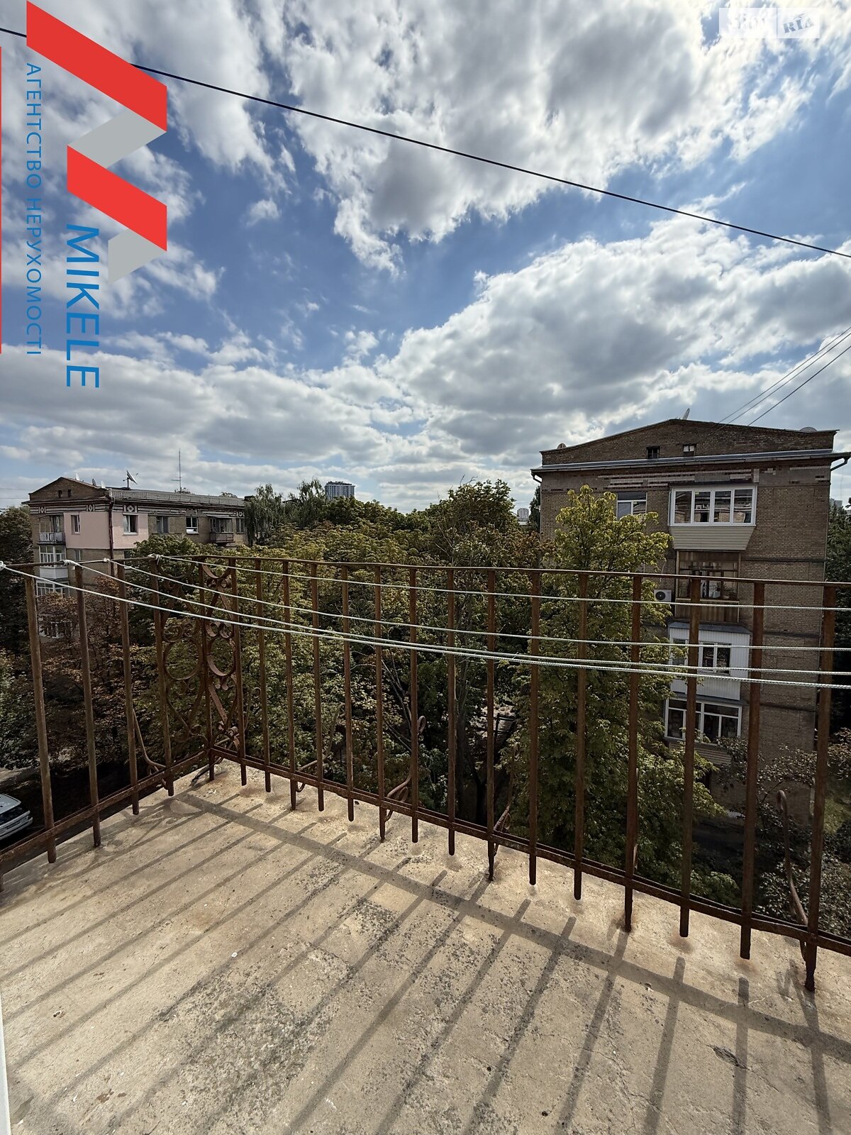 Продаж трикімнатної квартири в Києві, на вул. Лондонська 2, район Першотравневий Масив фото 1