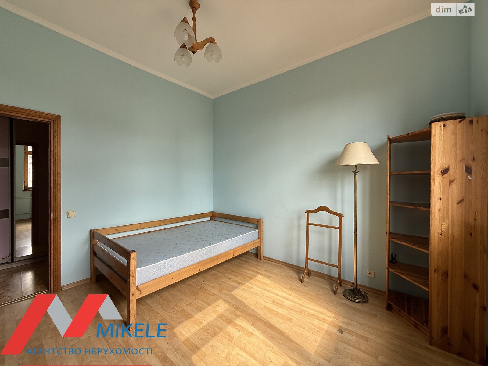 Продаж трикімнатної квартири в Києві, на вул. Лондонська 2, район Першотравневий Масив фото 1