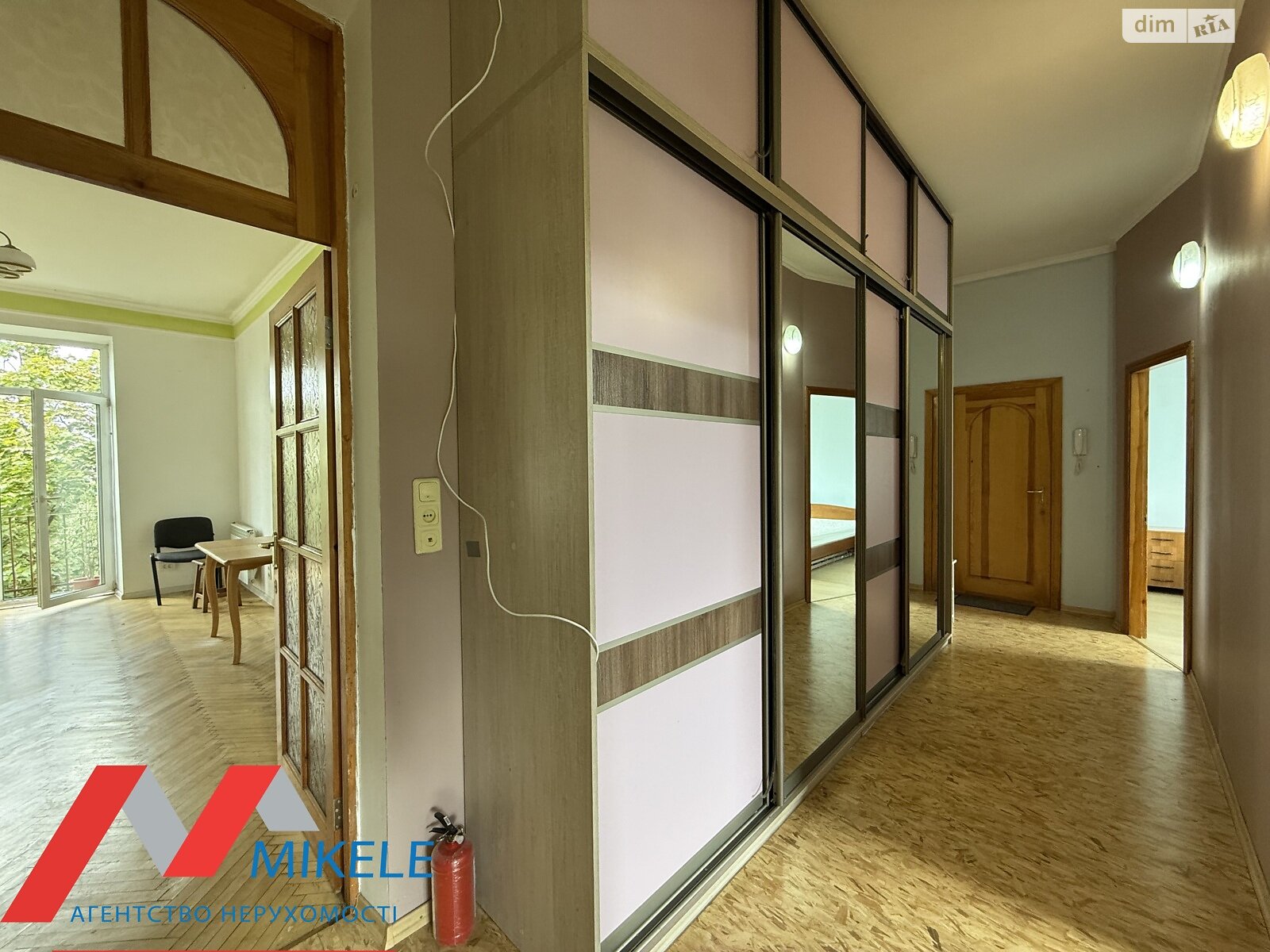 Продаж трикімнатної квартири в Києві, на вул. Лондонська 2, район Першотравневий Масив фото 1