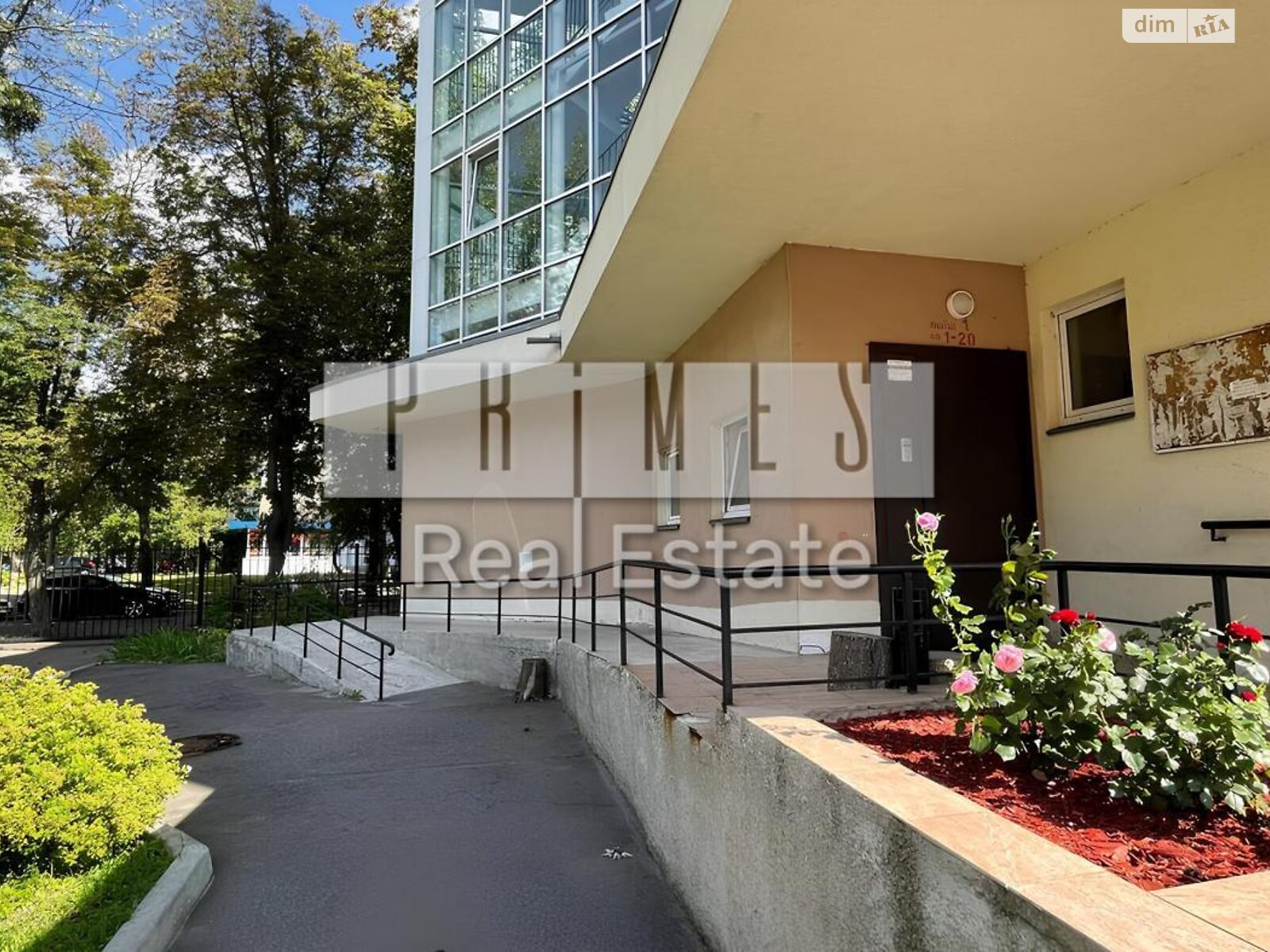 Продаж трикімнатної квартири в Києві, на вул. Сергія Берегового 5, район Першотравневий Масив фото 1 Продаж трикімнатної квартири в Києві, на вул. Сергія Берегового 5, район Першотравневий Масив фото 1