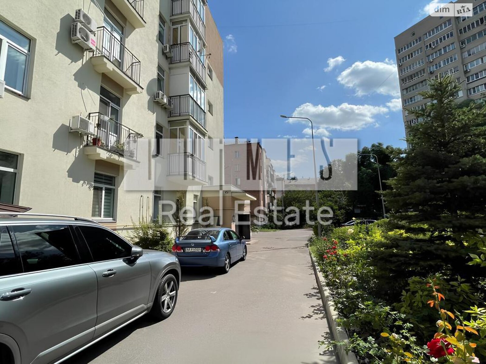 Продаж трикімнатної квартири в Києві, на вул. Сергія Берегового 5, район Першотравневий Масив фото 1 Продаж трикімнатної квартири в Києві, на вул. Сергія Берегового 5, район Першотравневий Масив фото 1