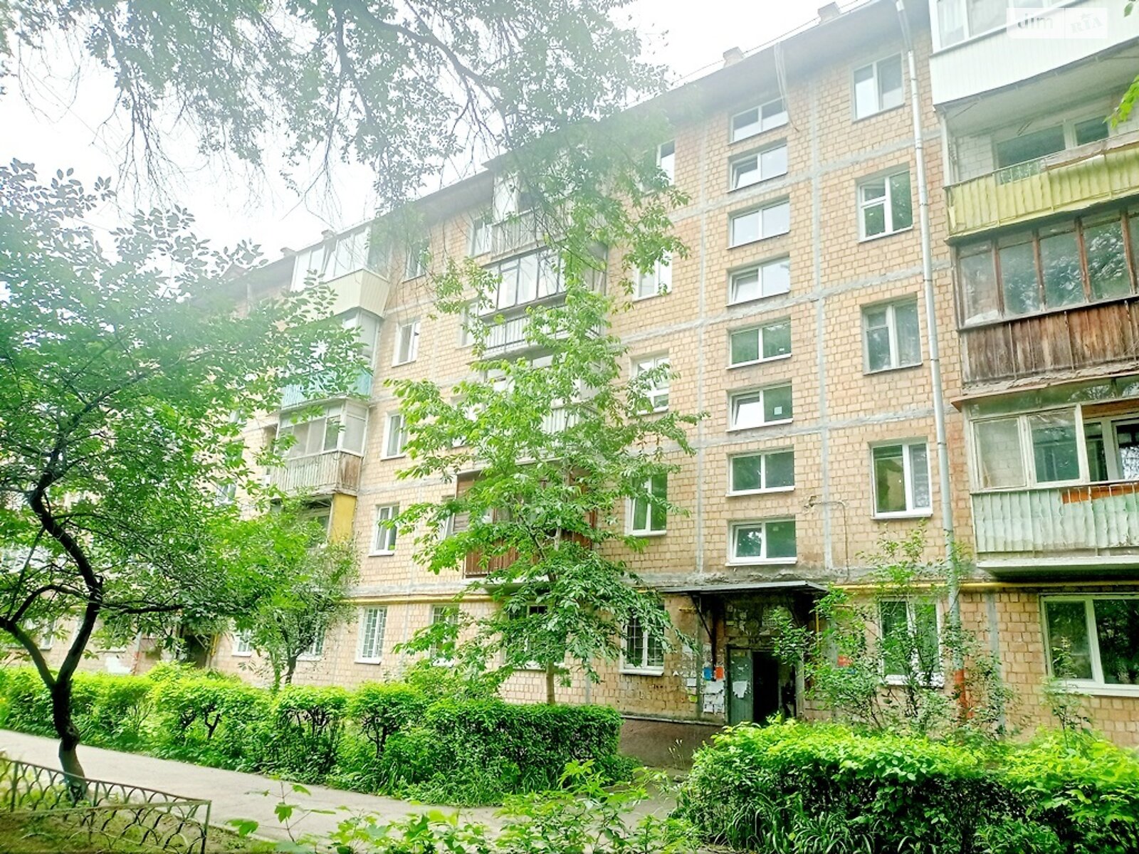 Продаж трикімнатної квартири в Києві, на вул. Ушинського 5 корпус 1, район Першотравневий Масив фото 1