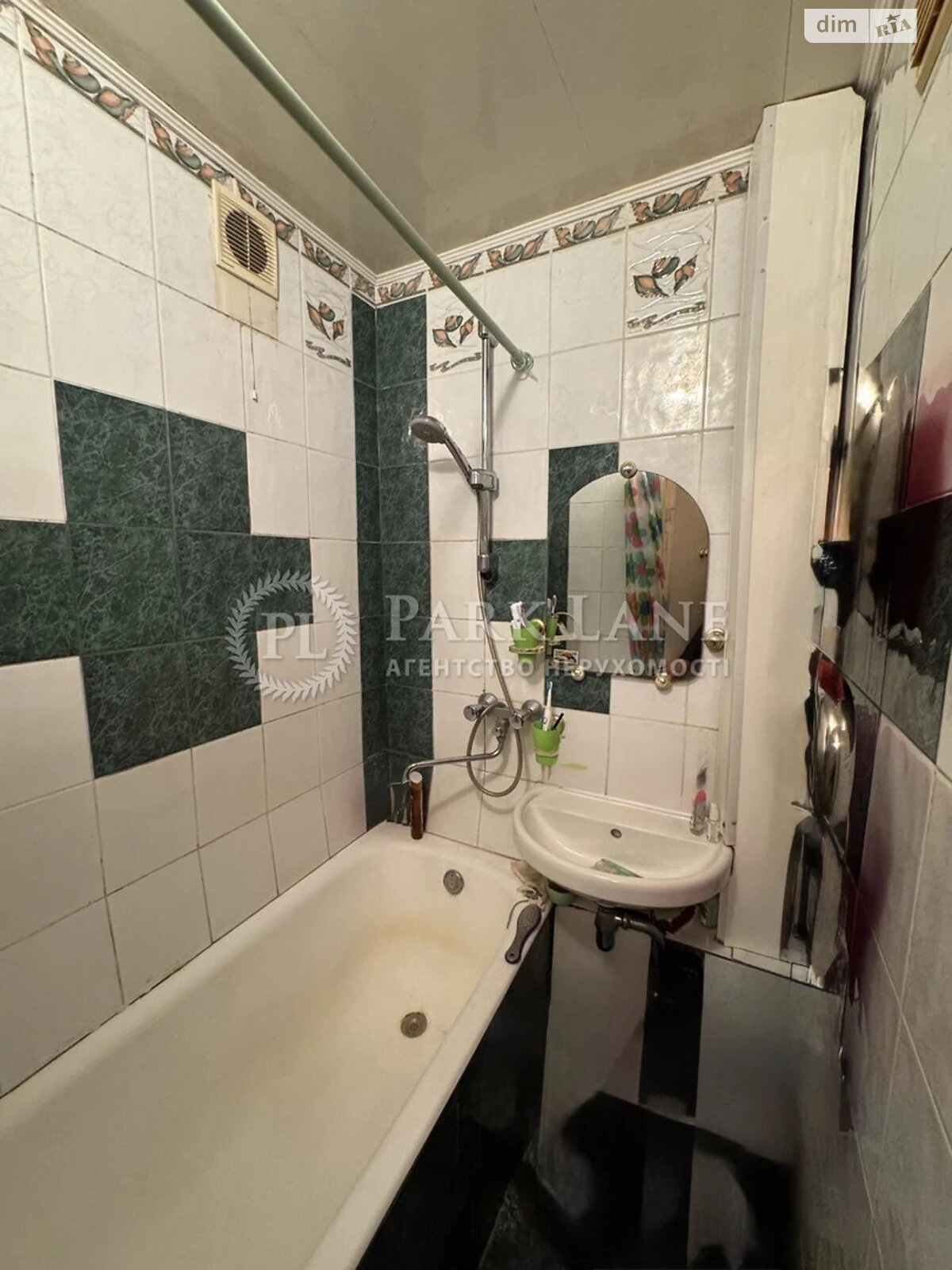 Продаж трикімнатної квартири в Києві, на вул. Волинська, район Першотравневий Масив фото 1