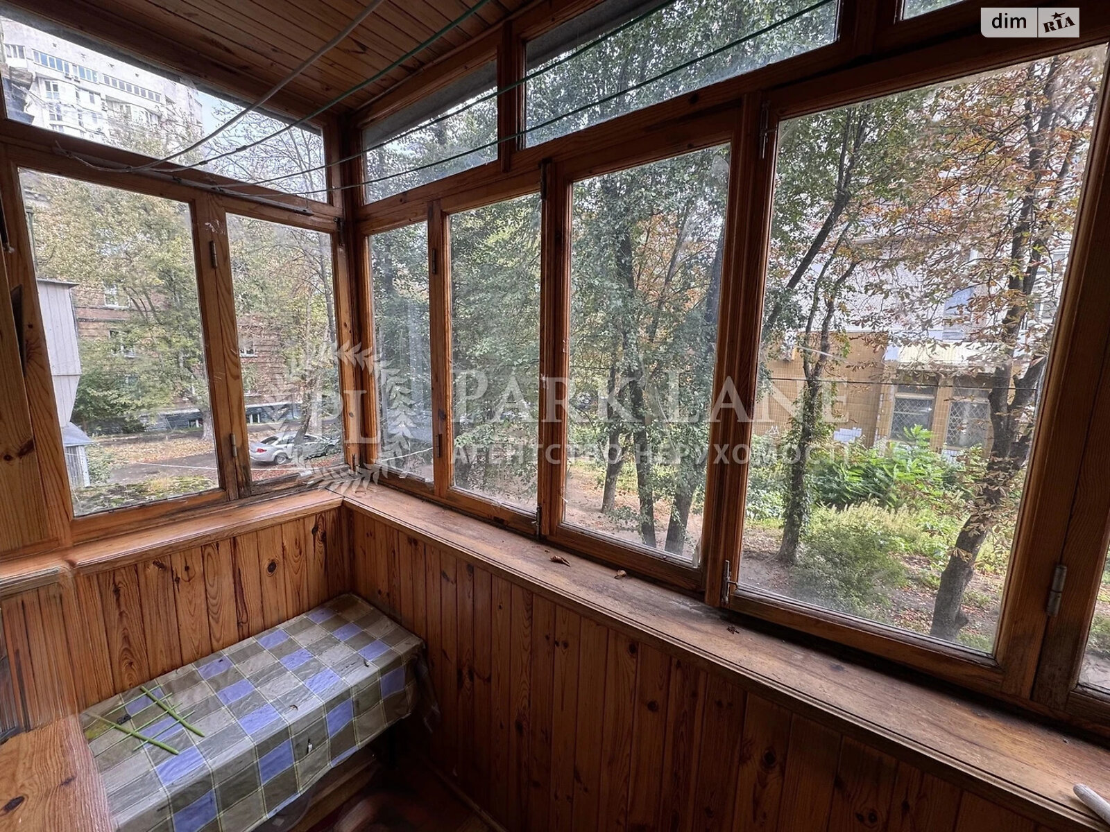 Продаж трикімнатної квартири в Києві, на вул. Волинська, район Першотравневий Масив фото 1