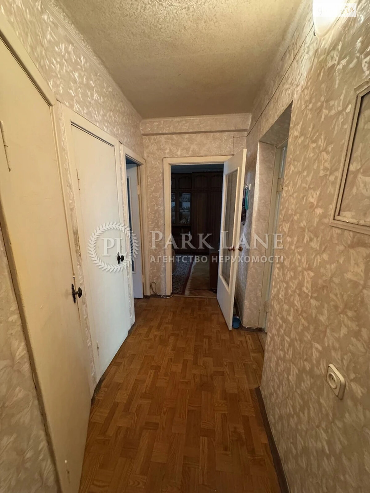 Продаж трикімнатної квартири в Києві, на вул. Волинська, район Першотравневий Масив фото 1