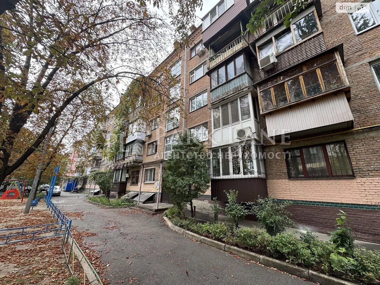 Продаж трикімнатної квартири в Києві, на вул. Волинська, район Першотравневий Масив фото 1