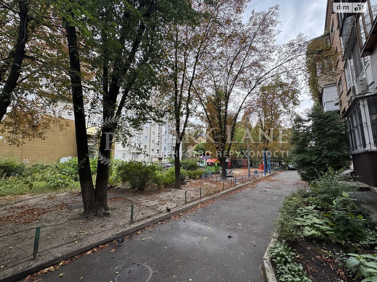 Продаж трикімнатної квартири в Києві, на вул. Волинська, район Першотравневий Масив фото 1