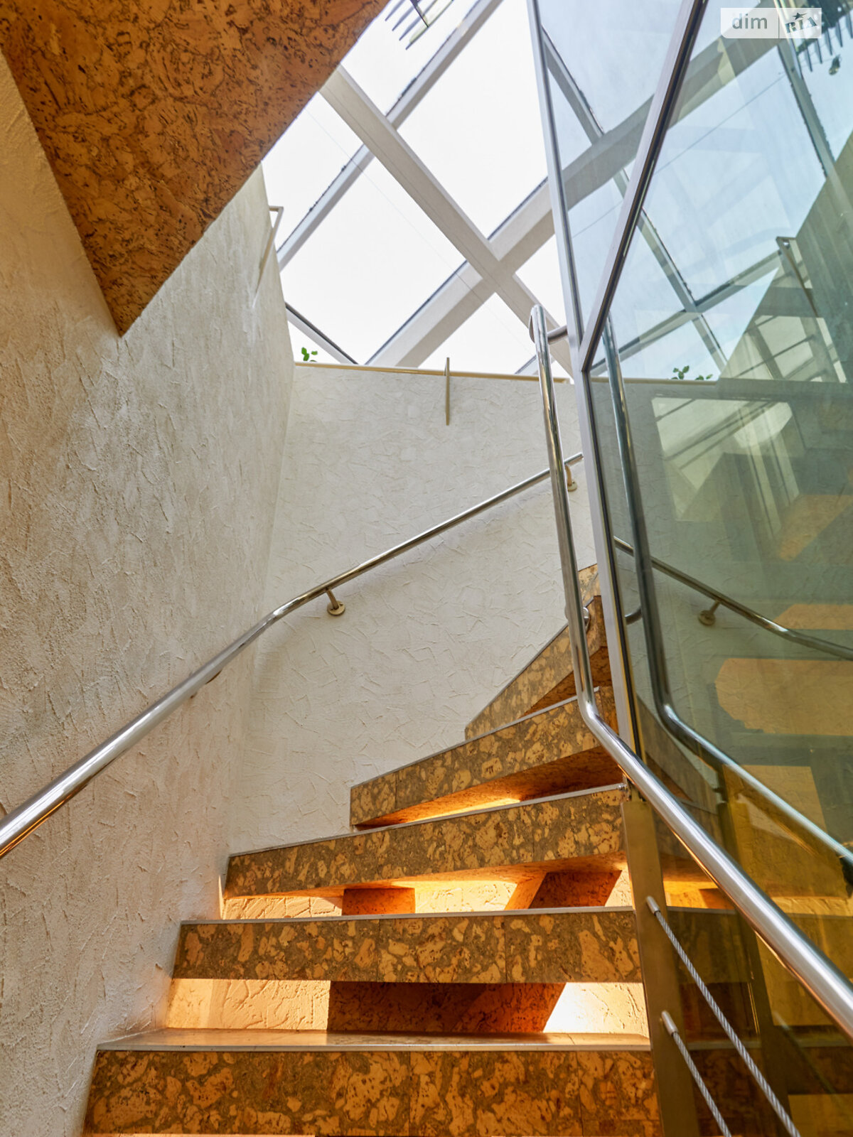 Продажа четырехкомнатной квартиры в Киеве, на спуск Андреевский 34, район Подол фото 1