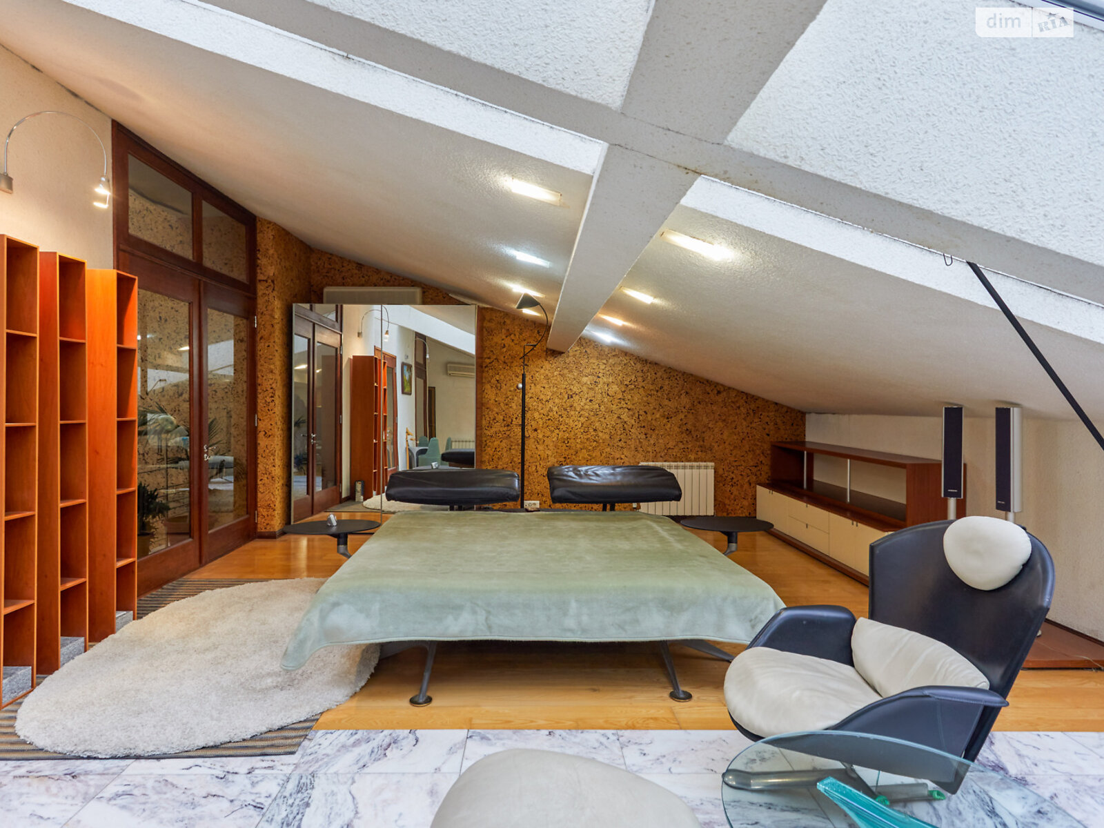 Продажа четырехкомнатной квартиры в Киеве, на спуск Андреевский 34, район Подол фото 1