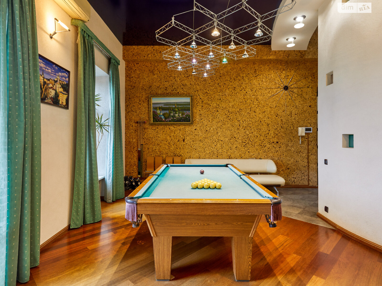 Продажа четырехкомнатной квартиры в Киеве, на спуск Андреевский 34, район Подол фото 1