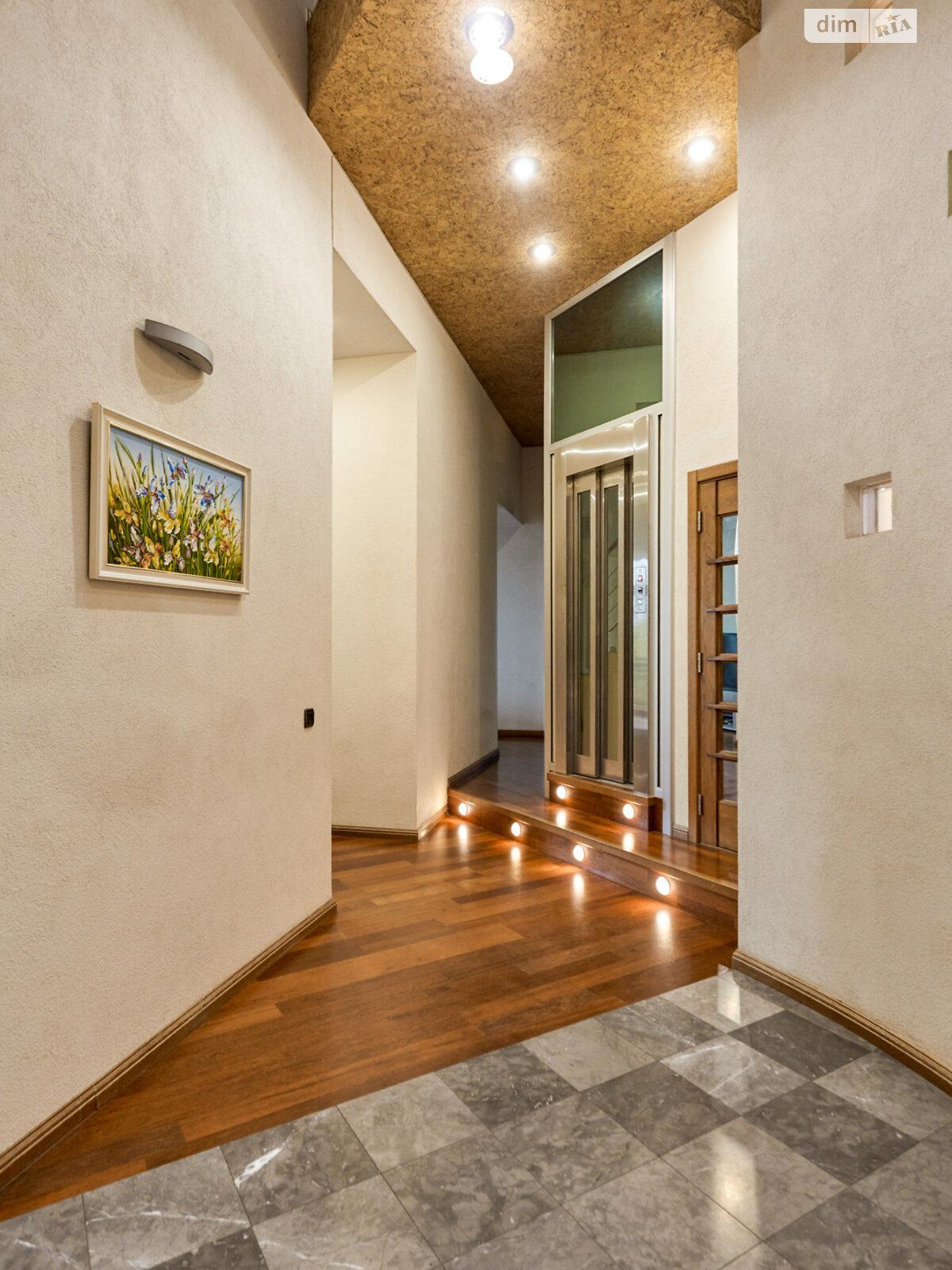 Продажа четырехкомнатной квартиры в Киеве, на спуск Андреевский 34, район Подол фото 1