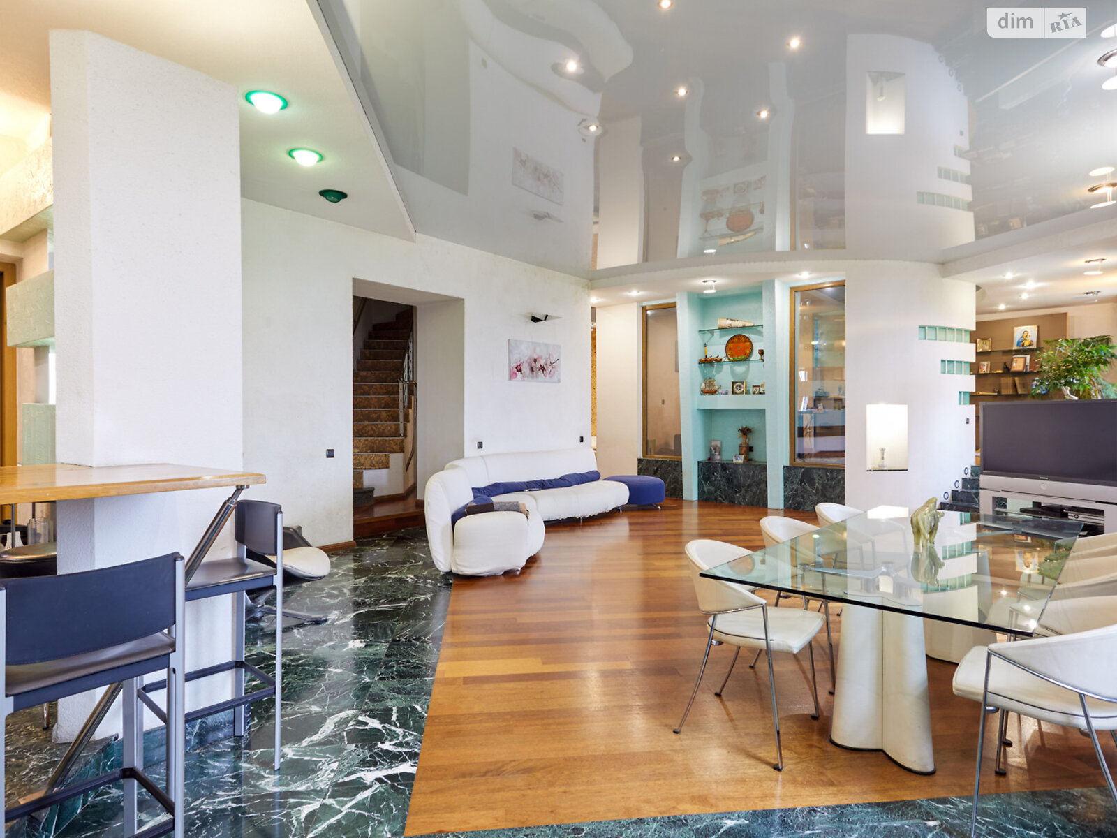 Продажа четырехкомнатной квартиры в Киеве, на спуск Андреевский 34, район Подол фото 1