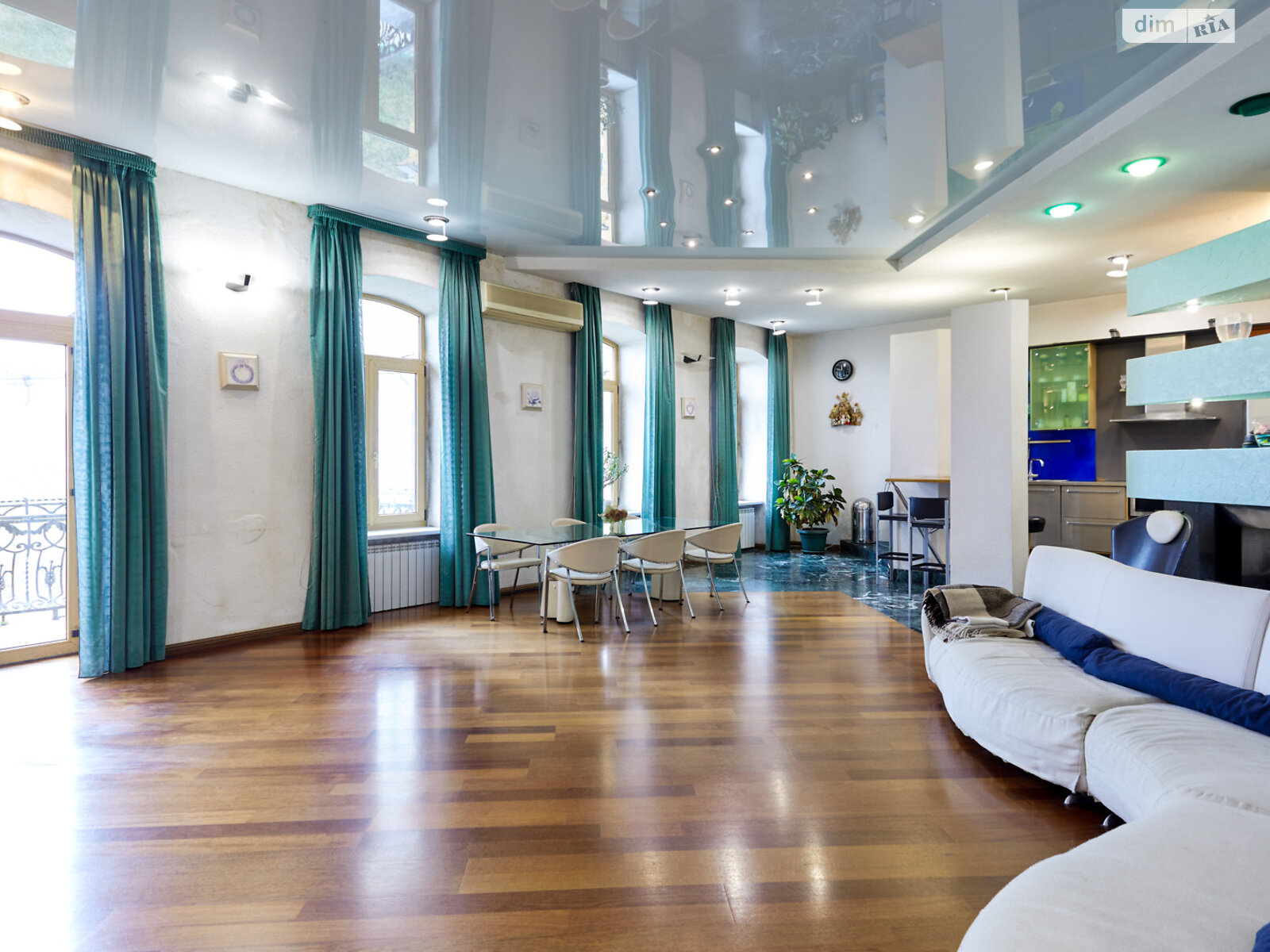 Продажа четырехкомнатной квартиры в Киеве, на спуск Андреевский 34, район Подол фото 1