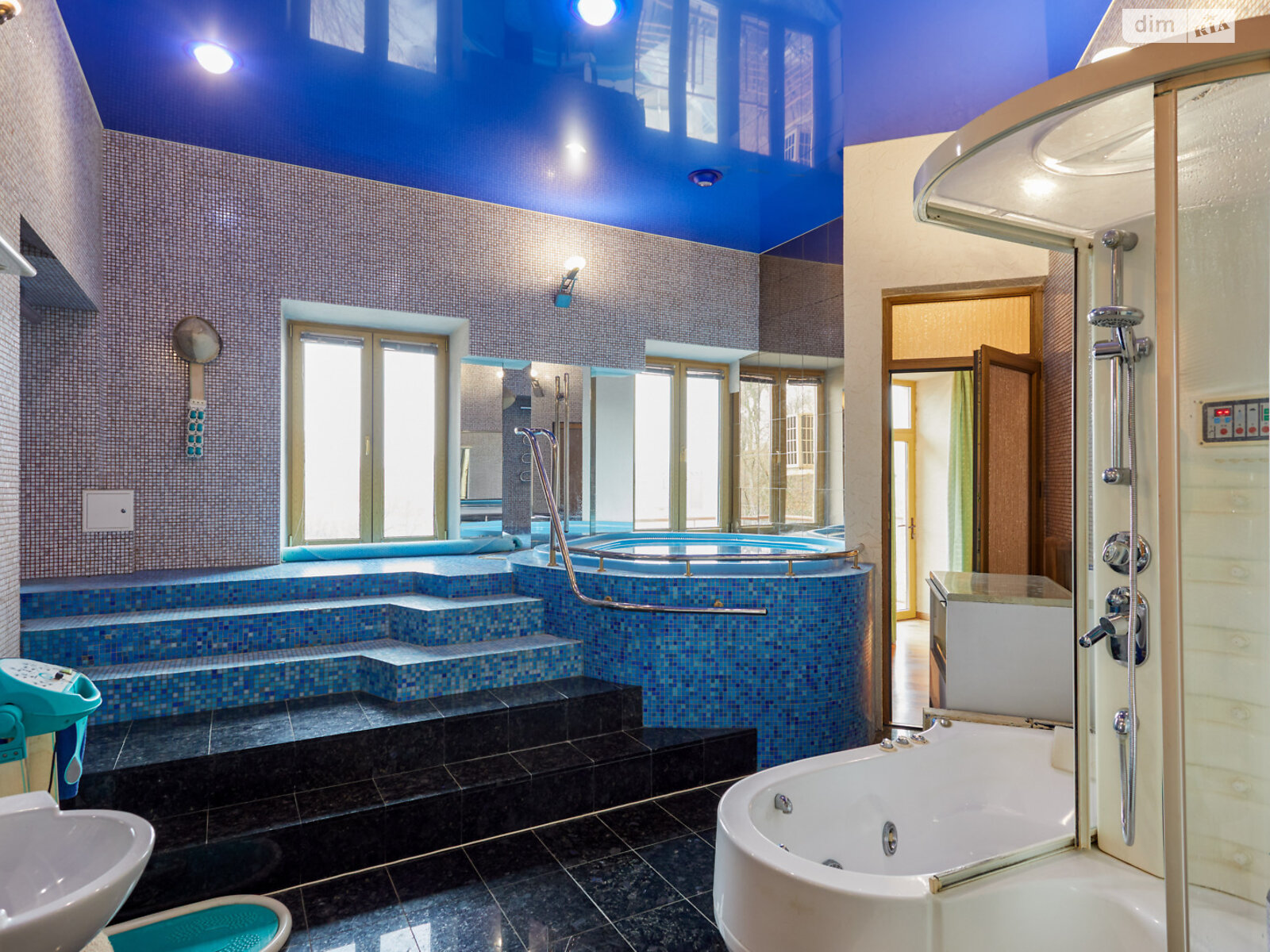 Продажа четырехкомнатной квартиры в Киеве, на спуск Андреевский 34, район Подол фото 1