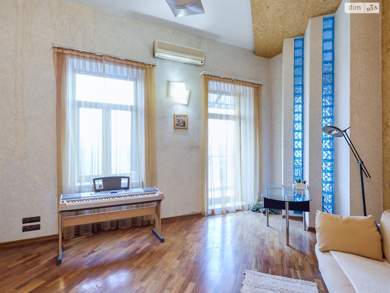 Продажа четырехкомнатной квартиры в Киеве, на спуск Андреевский 34, район Подол фото 1