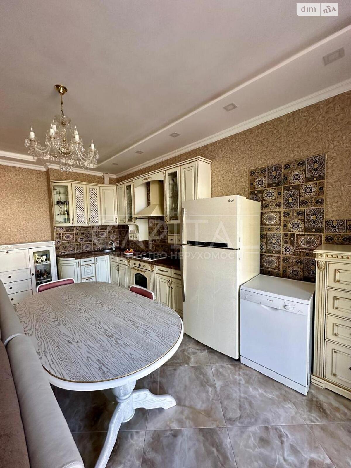 Продаж чотирикімнатної квартири в Києві, на вул. Дегтярна 19, район Поділ фото 1 Продаж чотирикімнатної квартири в Києві, на вул. Дегтярна 19, район Поділ фото 1
