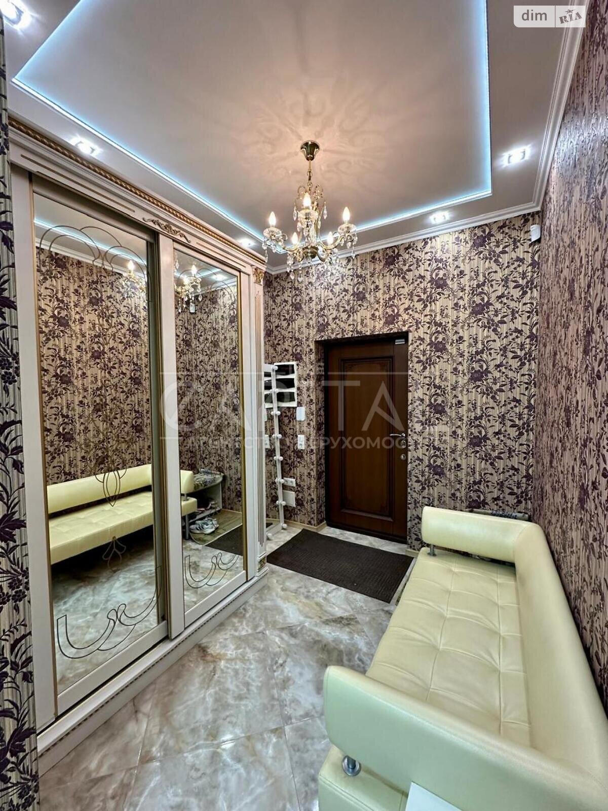 Продаж чотирикімнатної квартири в Києві, на вул. Дегтярна 19, район Поділ фото 1 Продаж чотирикімнатної квартири в Києві, на вул. Дегтярна 19, район Поділ фото 1