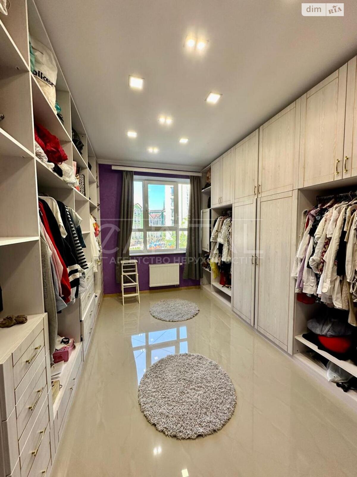 Продажа четырехкомнатной квартиры в Киеве, на ул. Дегтярная 19, район Подол фото 1 Продажа четырехкомнатной квартиры в Киеве, на ул. Дегтярная 19, район Подол фото 1