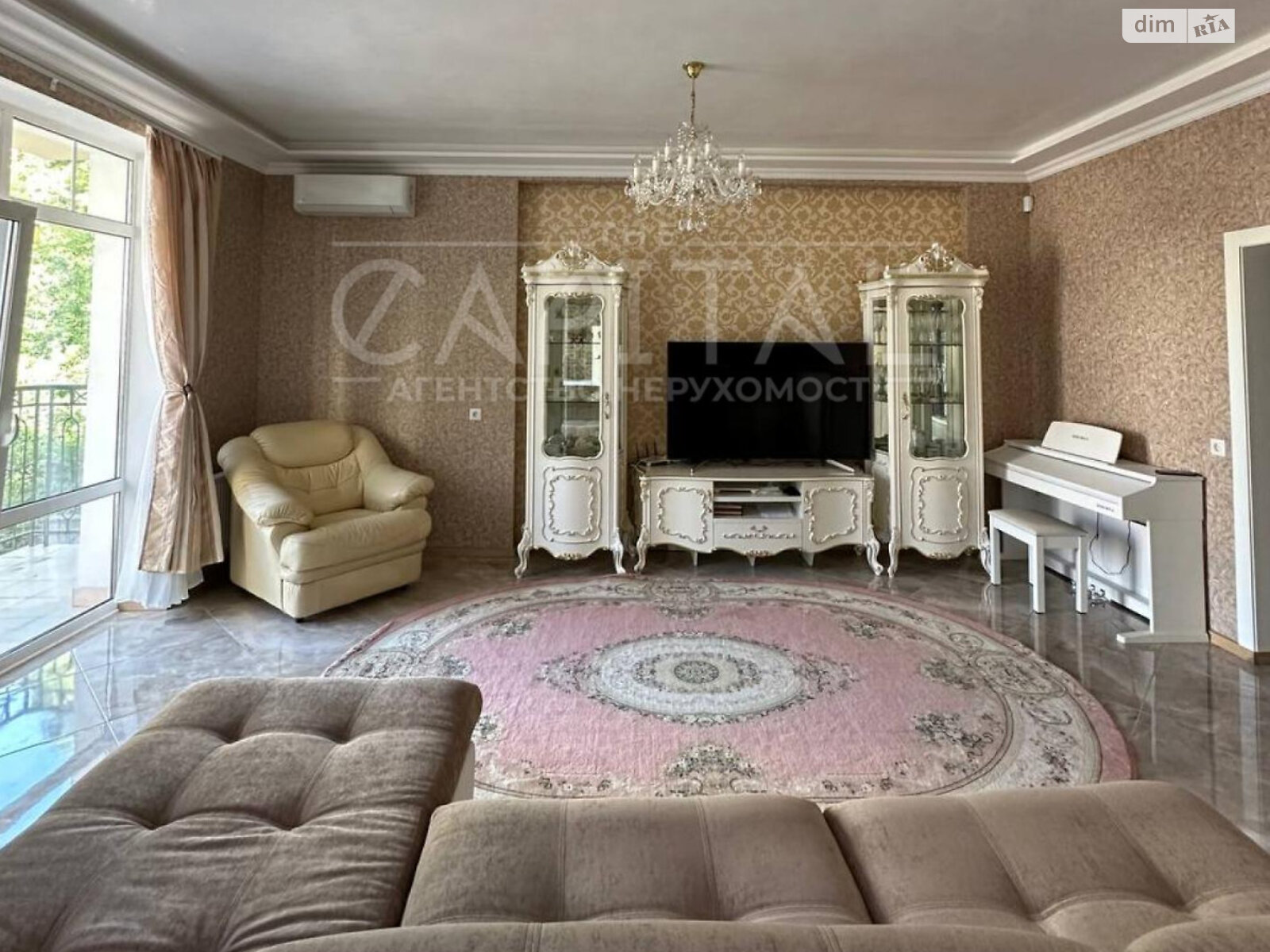 Продажа четырехкомнатной квартиры в Киеве, на ул. Дегтярная 19, район Подол фото 1