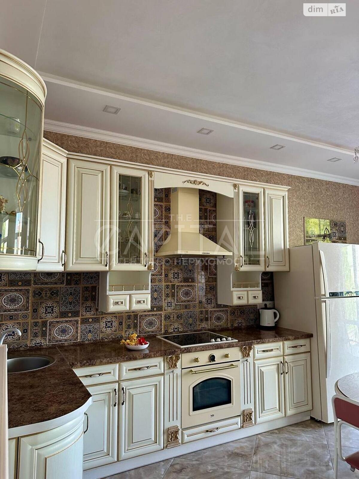 Продажа четырехкомнатной квартиры в Киеве, на ул. Дегтярная 19, район Подол фото 1