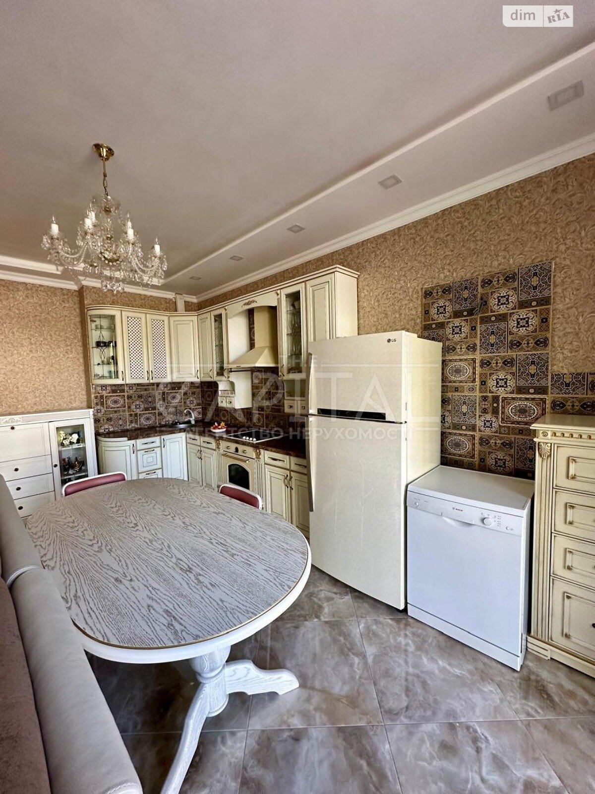 Продаж чотирикімнатної квартири в Києві, на вул. Дегтярна 19, район Поділ фото 1 Продаж чотирикімнатної квартири в Києві, на вул. Дегтярна 19, район Поділ фото 1