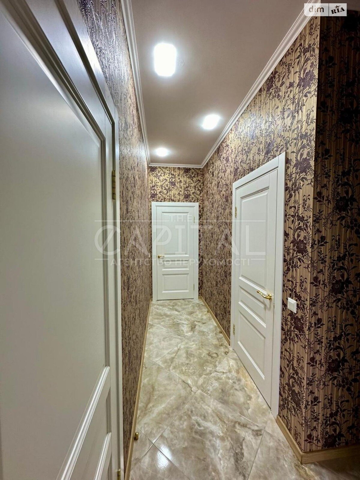 Продажа четырехкомнатной квартиры в Киеве, на ул. Дегтярная 19, район Подол фото 1 Продажа четырехкомнатной квартиры в Киеве, на ул. Дегтярная 19, район Подол фото 1
