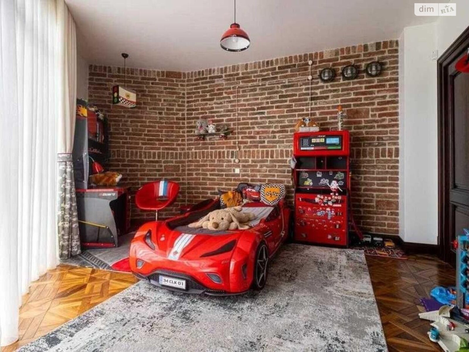Продажа трехкомнатной квартиры в Киеве, на ул. Хорива 39-41, район Подол фото 1 Продажа трехкомнатной квартиры в Киеве, на ул. Хорива 39-41, район Подол фото 1