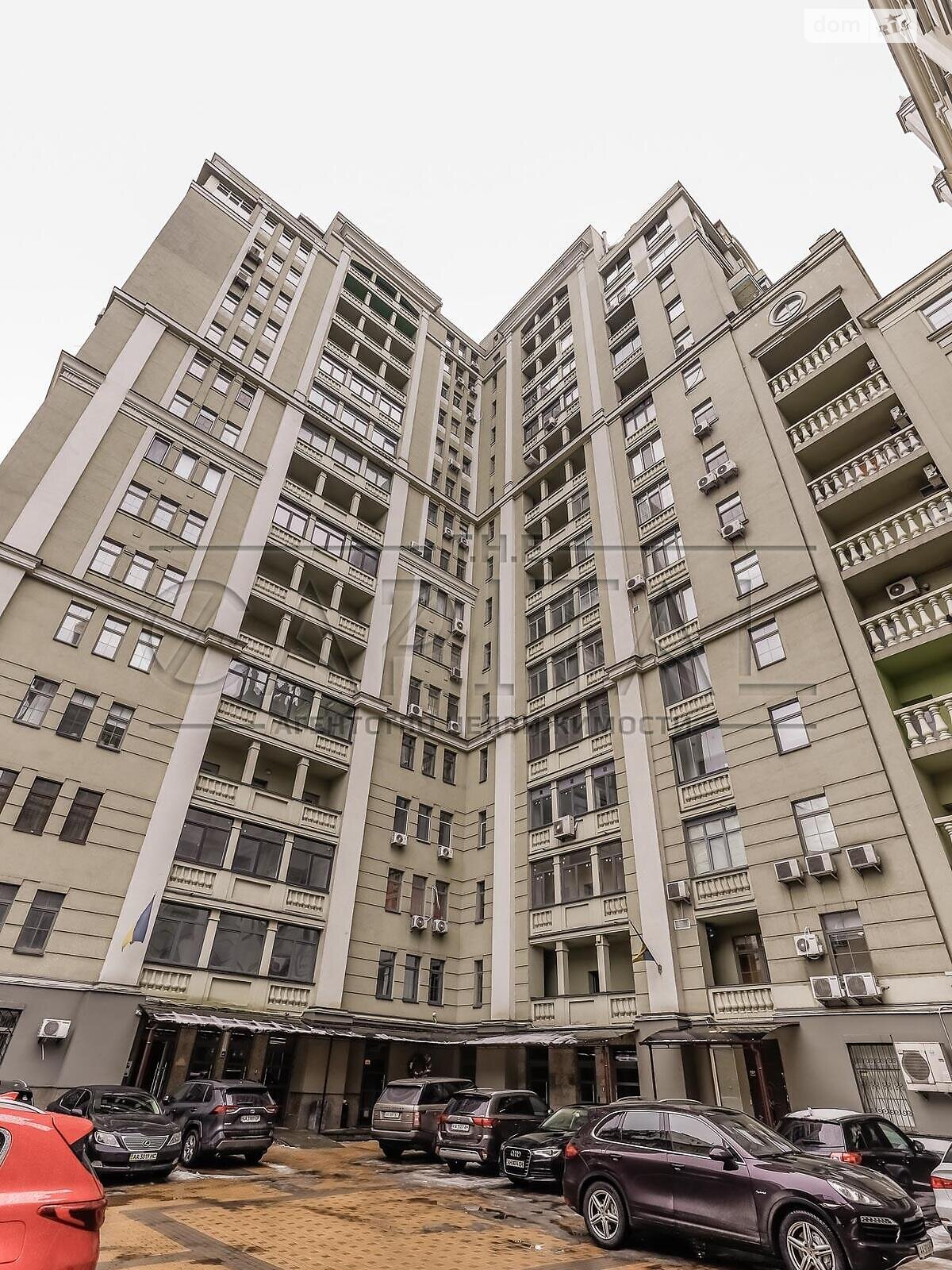 Продажа трехкомнатной квартиры в Киеве, на ул. Олеся Гончара 35, район Центр фото 1