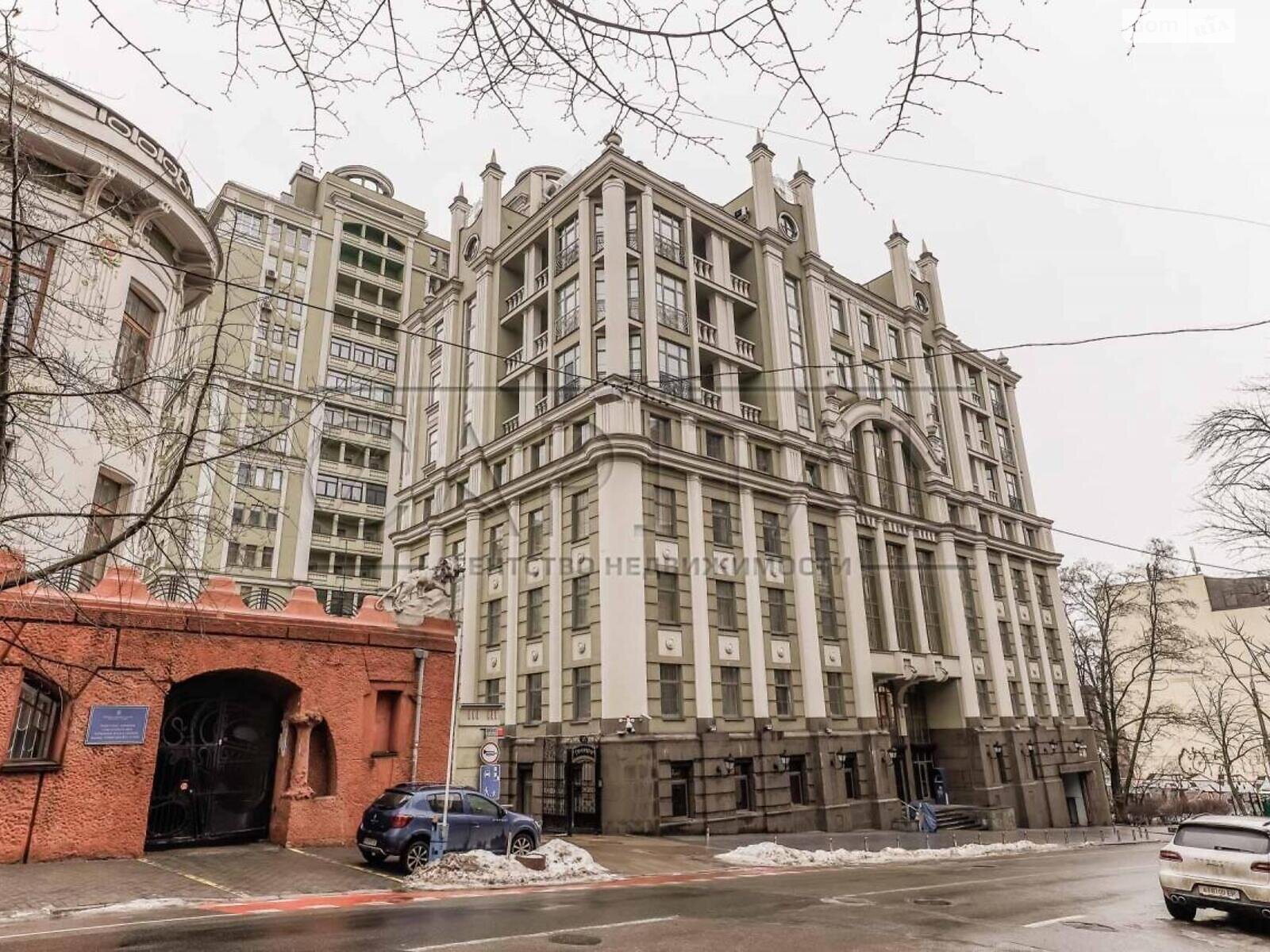 Продаж трикімнатної квартири в Києві, на вул. Олеся Гончара 35, район Центр фото 1