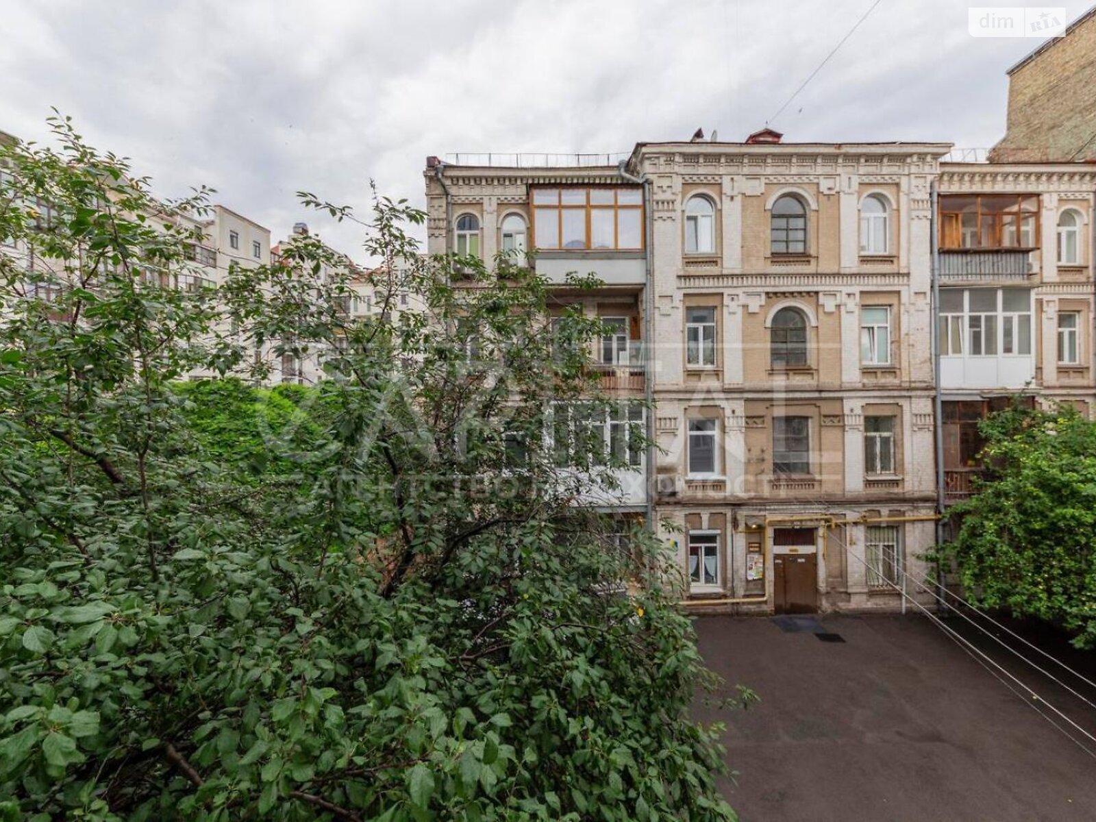 Продаж трикімнатної квартири в Києві, на вул. Межигірська 32А, район Поділ фото 1 Продаж трикімнатної квартири в Києві, на вул. Межигірська 32А, район Поділ фото 1