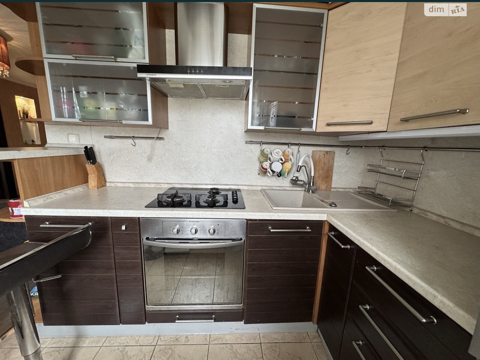 Продажа двухкомнатной квартиры в Киеве, на ул. Набережно-Крещатицкая 35А, район Подол фото 1 Продажа двухкомнатной квартиры в Киеве, на ул. Набережно-Крещатицкая 35А, район Подол фото 1