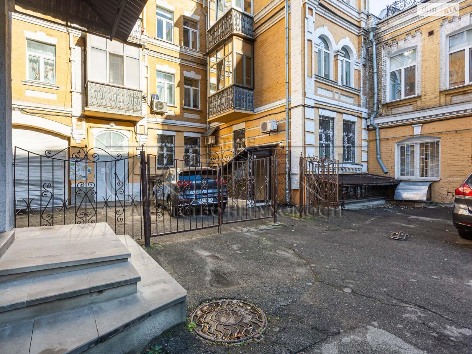 Продаж трикімнатної квартири в Києві, на вул. Нижній Вал 33, район Поділ фото 1 Продаж трикімнатної квартири в Києві, на вул. Нижній Вал 33, район Поділ фото 1