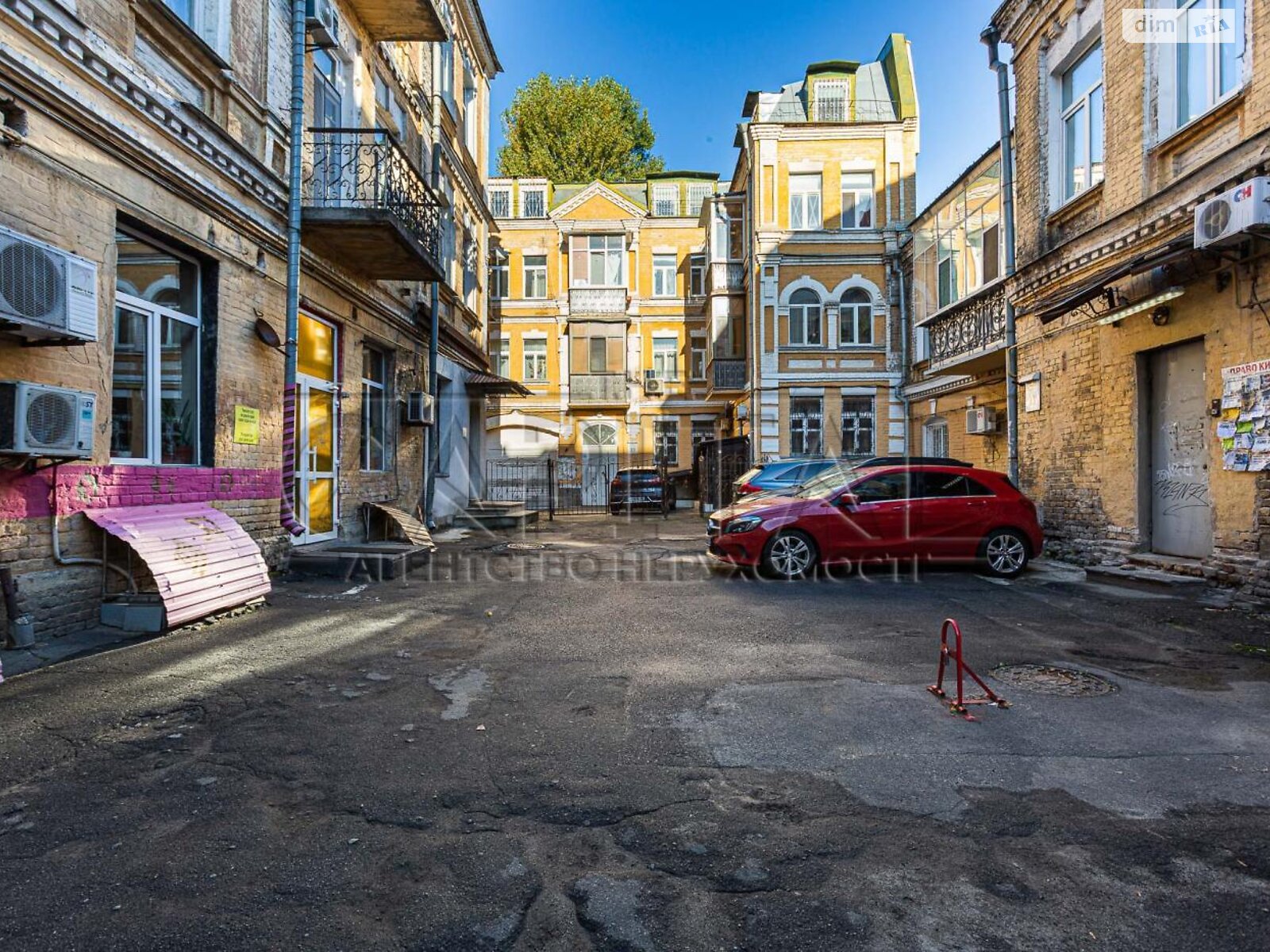 Продаж трикімнатної квартири в Києві, на вул. Нижній Вал 33, район Поділ фото 1 Продаж трикімнатної квартири в Києві, на вул. Нижній Вал 33, район Поділ фото 1