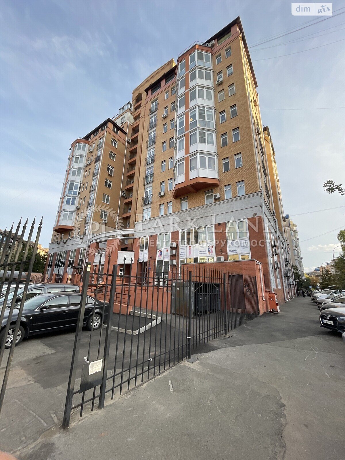Продажа трехкомнатной квартиры в Киеве, на ул. Почайнинская 70, район Подол фото 1