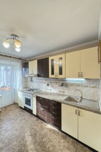 Продажа трехкомнатной квартиры в Киеве, на ул. Почайнинская 62, район Подол фото 2