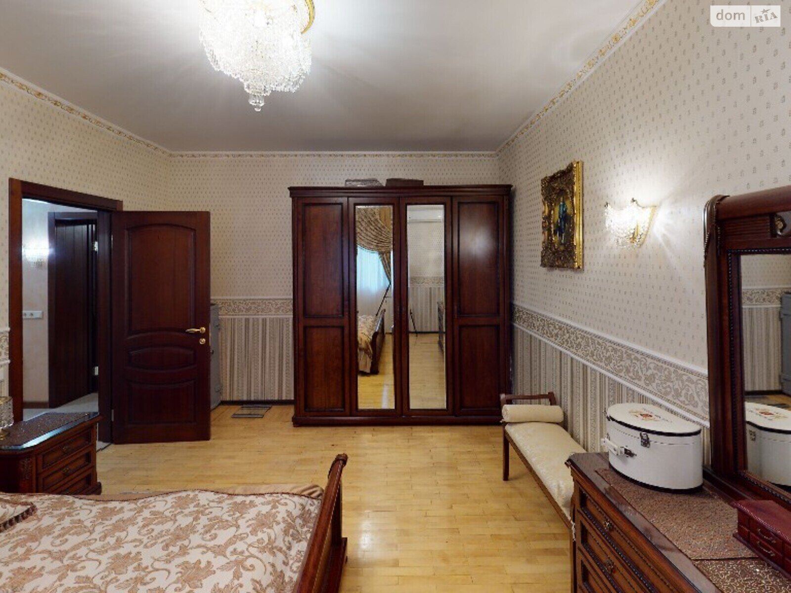 Продажа трехкомнатной квартиры в Киеве, на ул. Введенская 5, район Подол фото 1