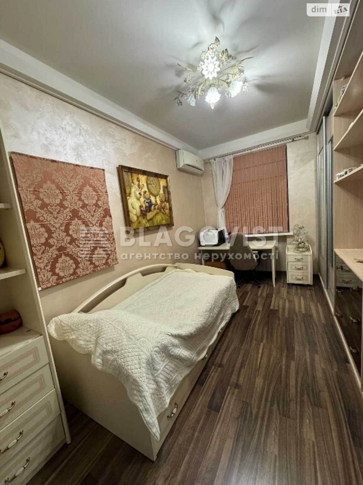 Продаж чотирикімнатної квартири в Києві, на вул. Верхній Вал 62, район Поділ фото 1