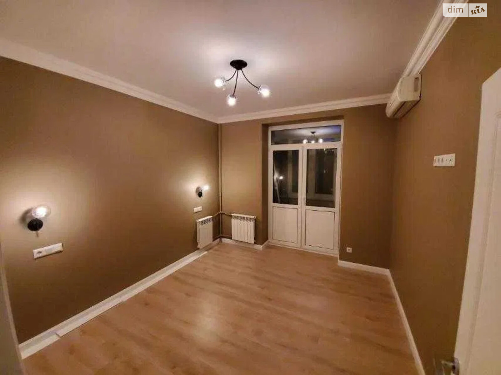 Продажа двухкомнатной квартиры в Киеве, на ул. Верхний Вал 44, район Подол фото 1