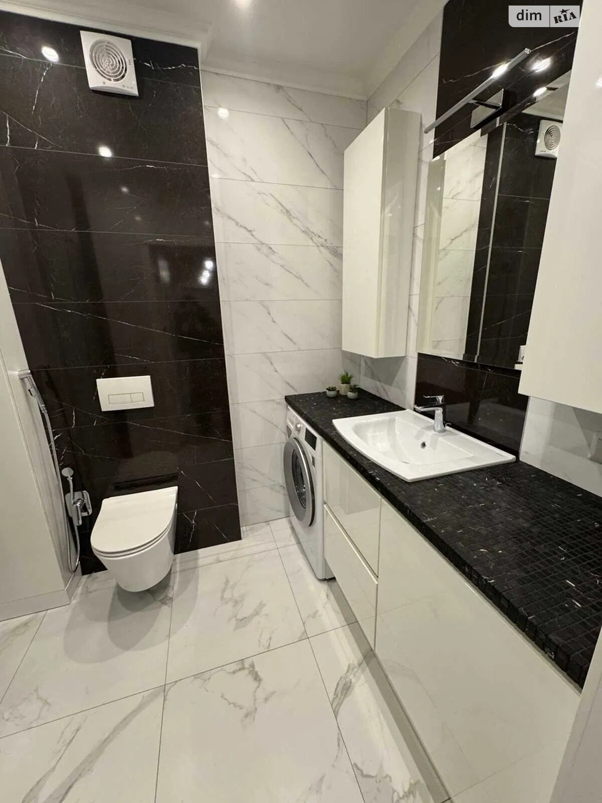 Продажа двухкомнатной квартиры в Киеве, на ул. Верхний Вал 44, район Подол фото 1