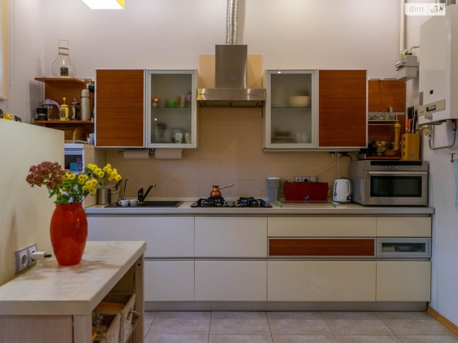 Продажа четырехкомнатной квартиры в Киеве, на ул. Волошская 24, район Подол фото 1 Продажа четырехкомнатной квартиры в Киеве, на ул. Волошская 24, район Подол фото 1