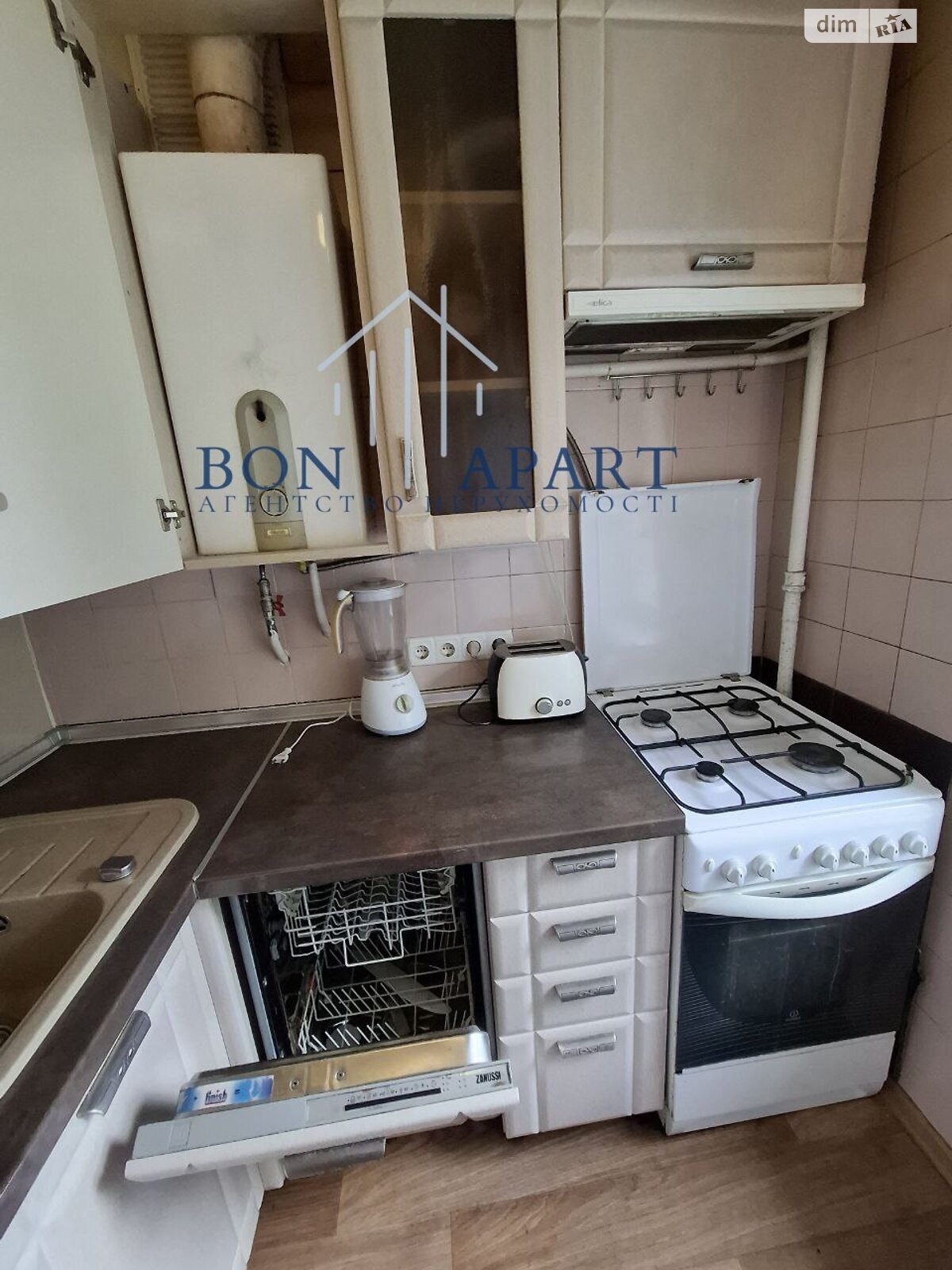 Продажа трехкомнатной квартиры в Киеве, на ул. Введенская 32, район Подол фото 1