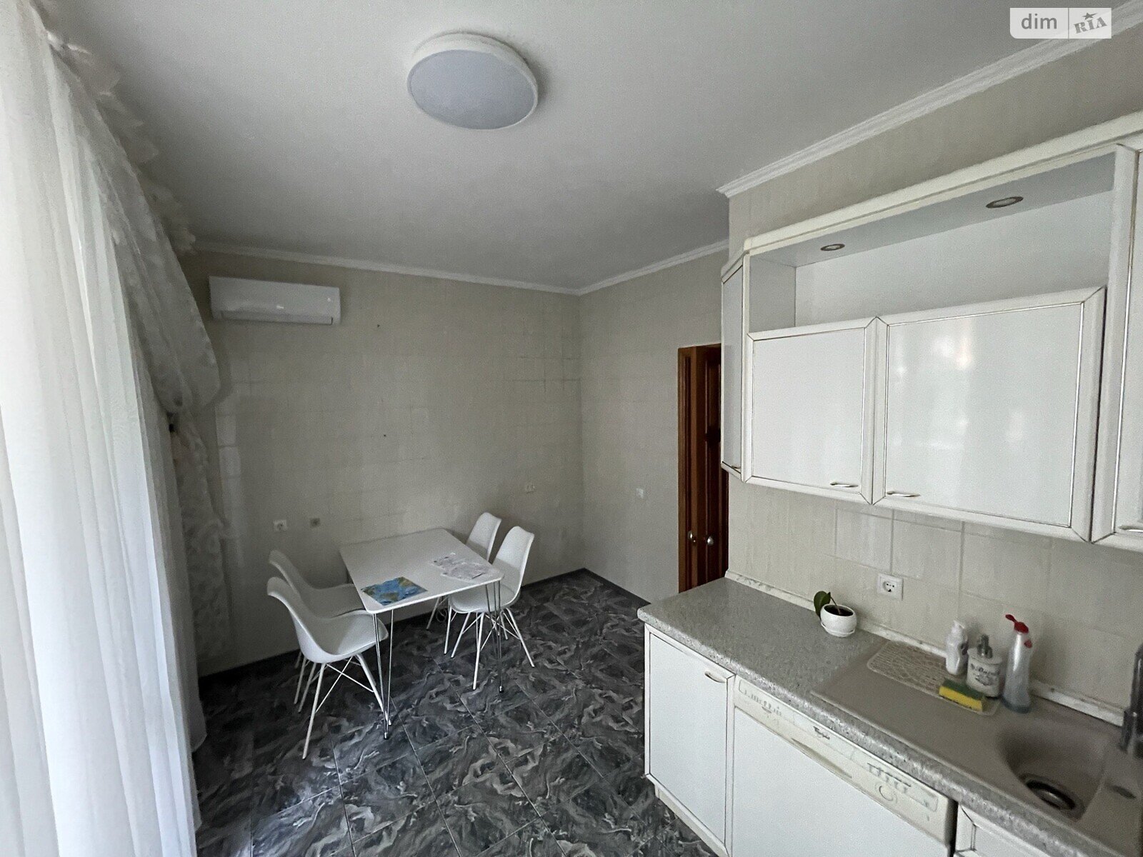 Продажа трехкомнатной квартиры в Киеве, на ул. Введенская 5, район Подол фото 1