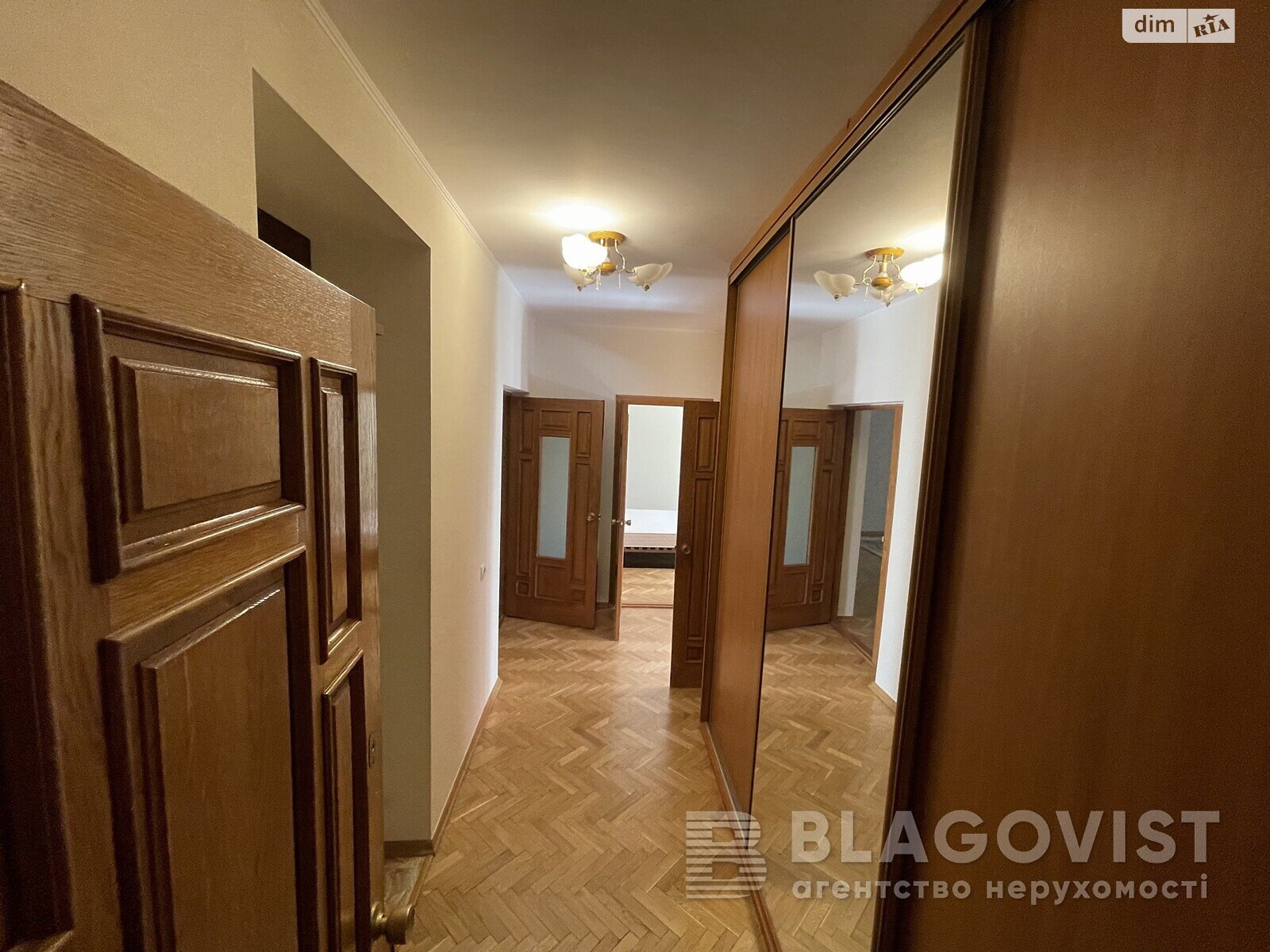 Продажа трехкомнатной квартиры в Киеве, на ул. Введенская 5, район Подол фото 1