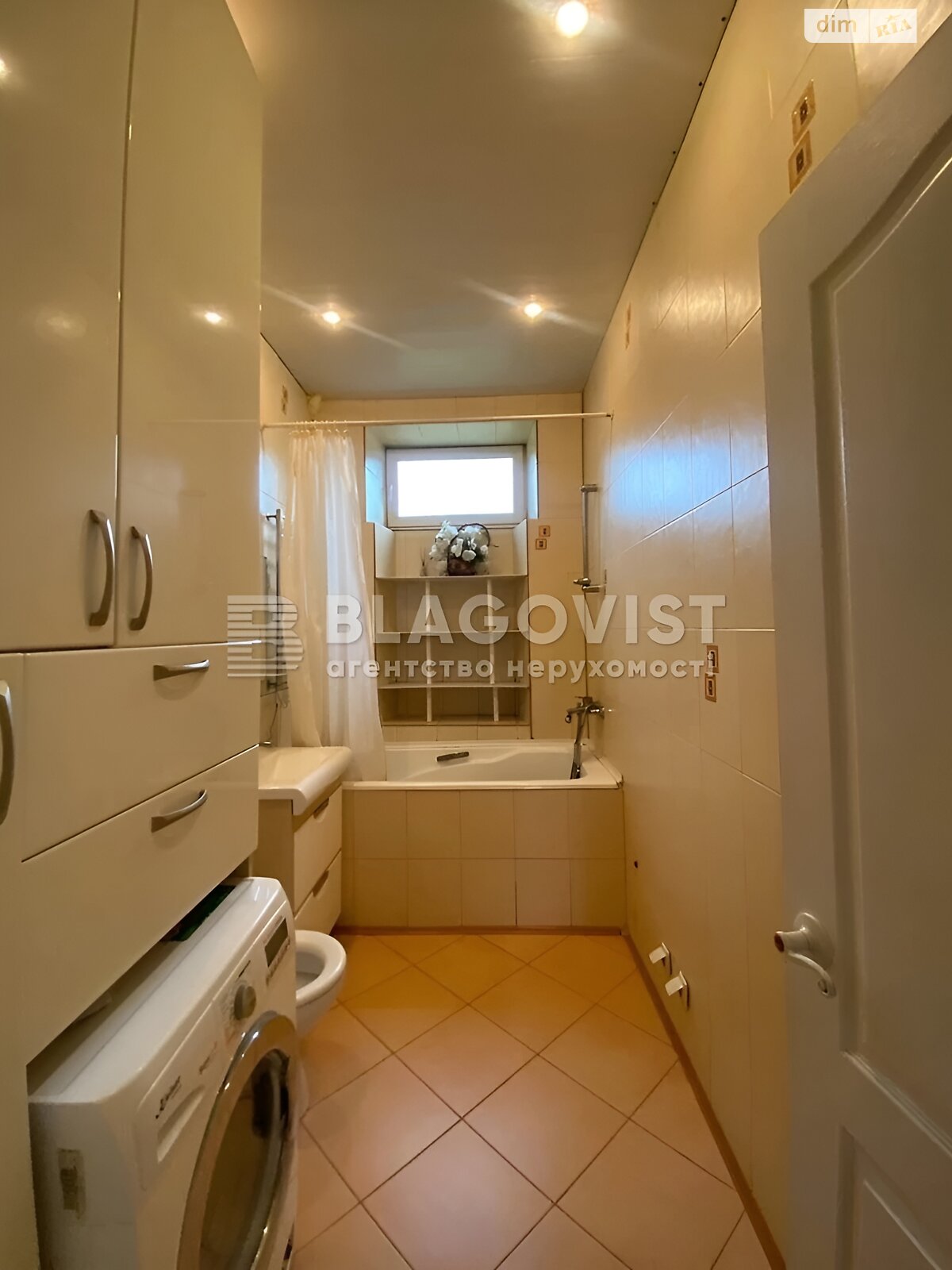 Продажа трехкомнатной квартиры в Киеве, на ул. Юрковская 36/10, район Подол фото 1 Продажа трехкомнатной квартиры в Киеве, на ул. Юрковская 36/10, район Подол фото 1
