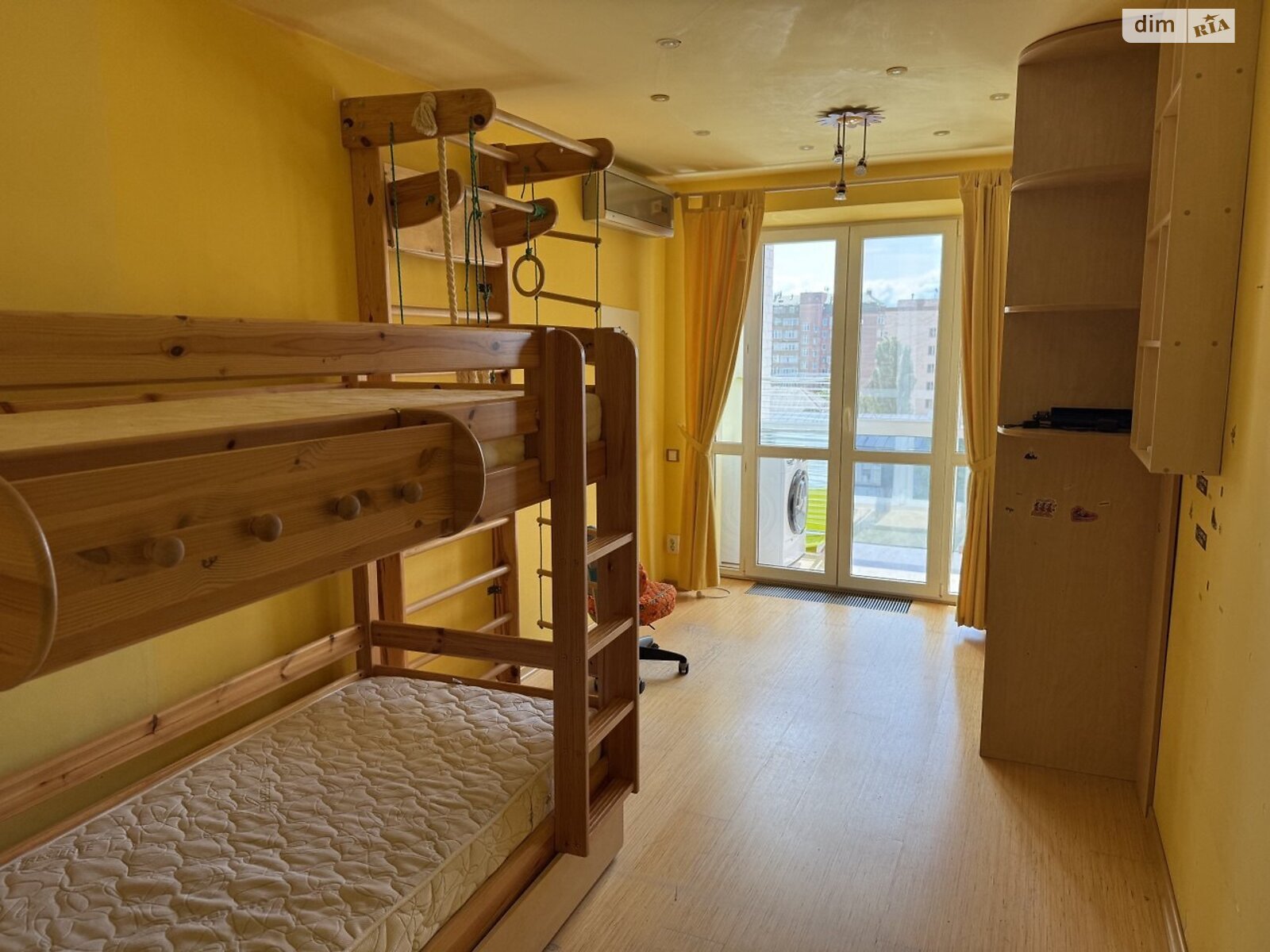 Продаж трикімнатної квартири в Києві, на вул. Юрківська 28, район Поділ фото 1 Продаж трикімнатної квартири в Києві, на вул. Юрківська 28, район Поділ фото 1