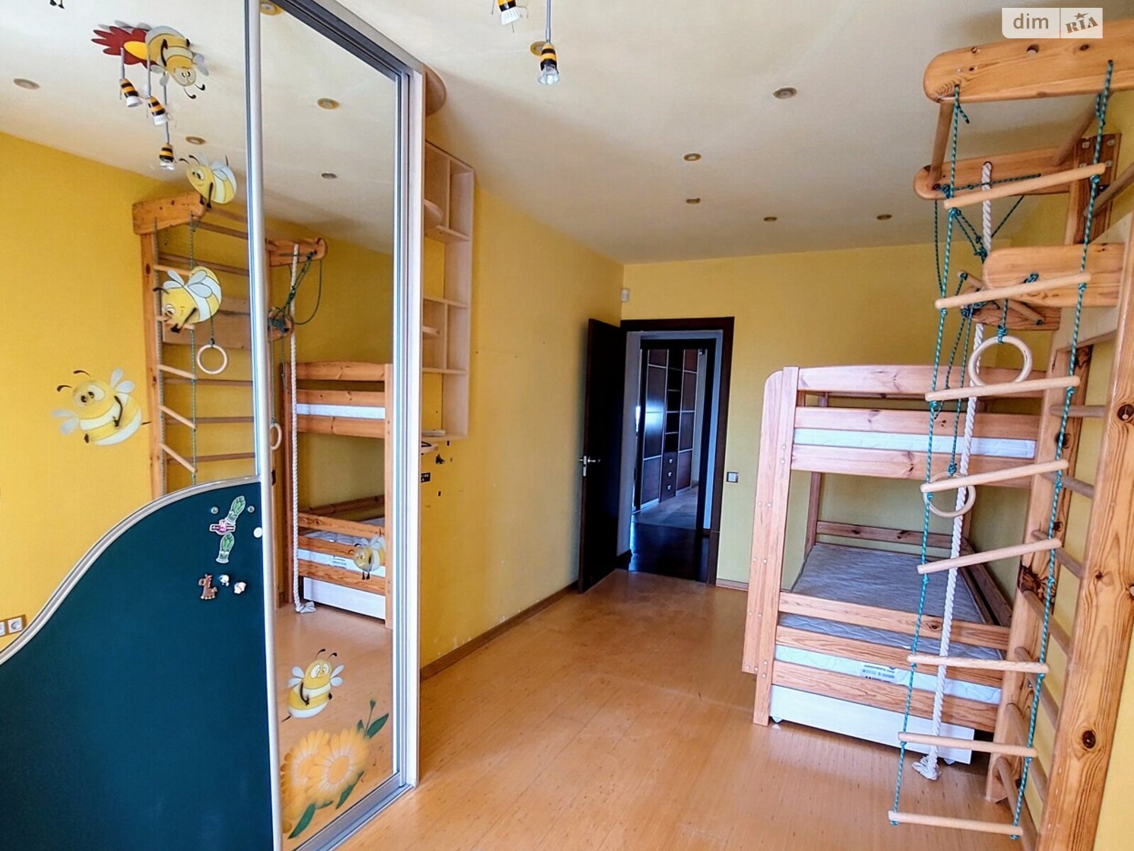 Продаж трикімнатної квартири в Києві, на вул. Юрківська 28, район Поділ фото 1 Продаж трикімнатної квартири в Києві, на вул. Юрківська 28, район Поділ фото 1