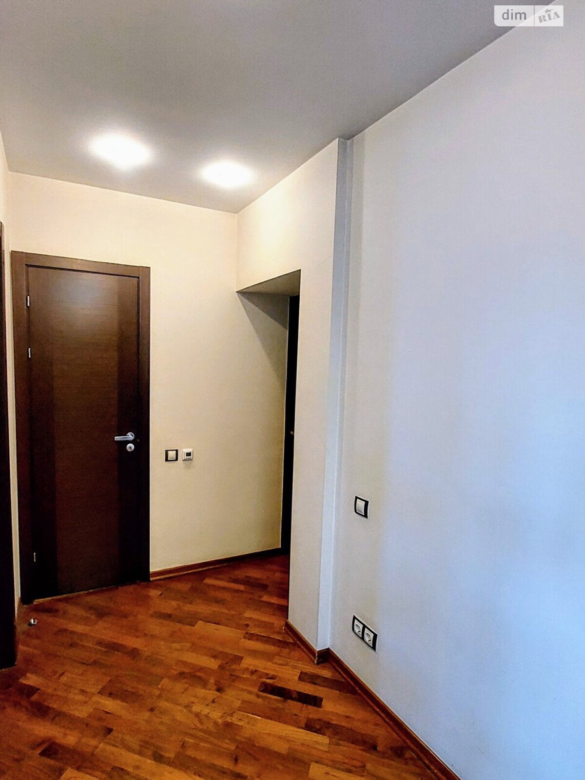 Продаж трикімнатної квартири в Києві, на вул. Юрківська 28, район Поділ фото 1 Продаж трикімнатної квартири в Києві, на вул. Юрківська 28, район Поділ фото 1