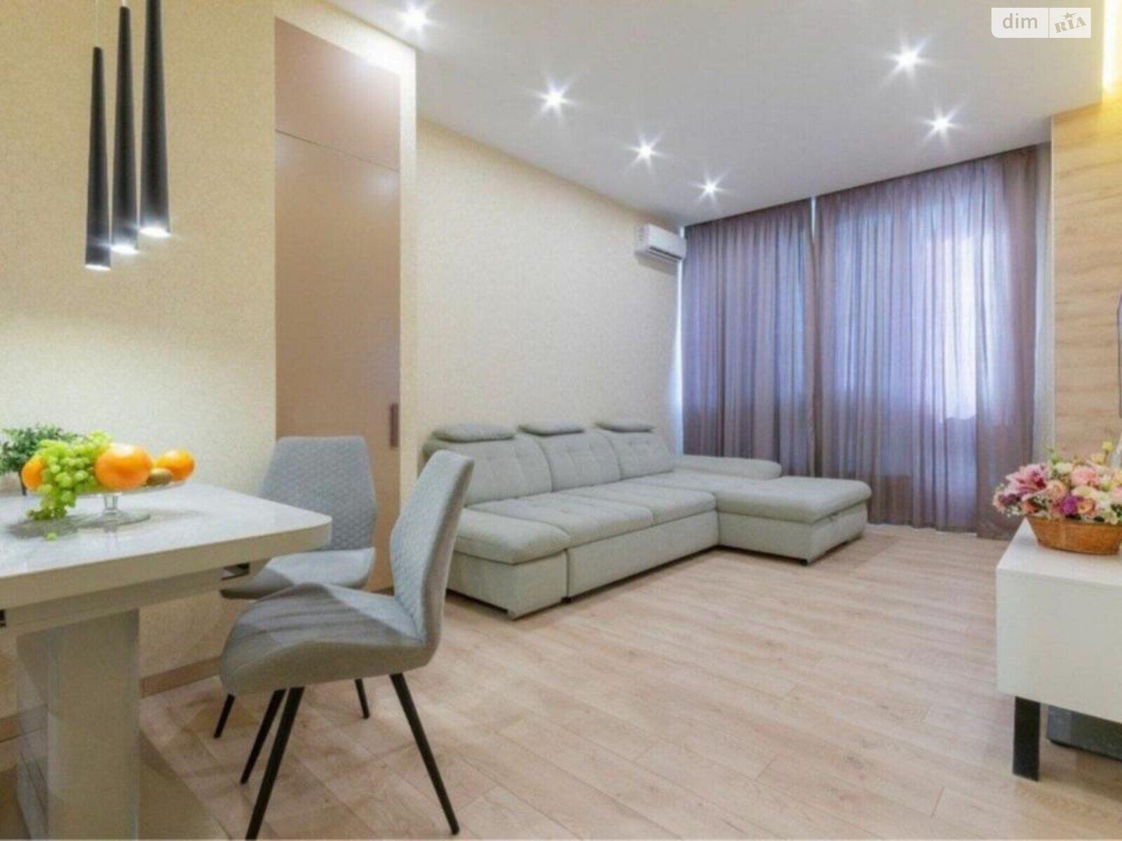 Продаж трикімнатної квартири в Києві, на вул. Івана Виговського 40/12, район Подільський фото 1