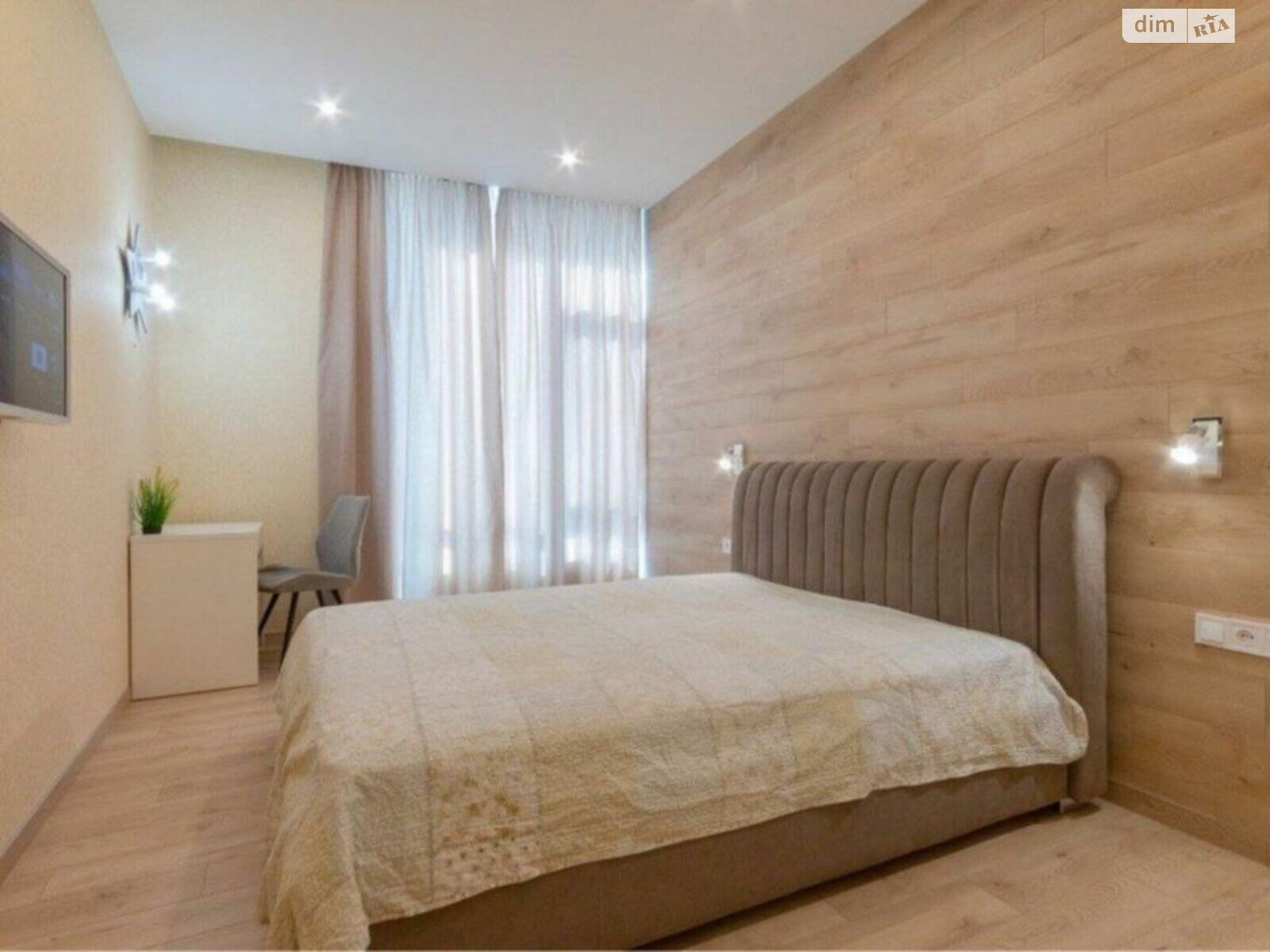 Продаж трикімнатної квартири в Києві, на вул. Івана Виговського 40/12, район Подільський фото 1